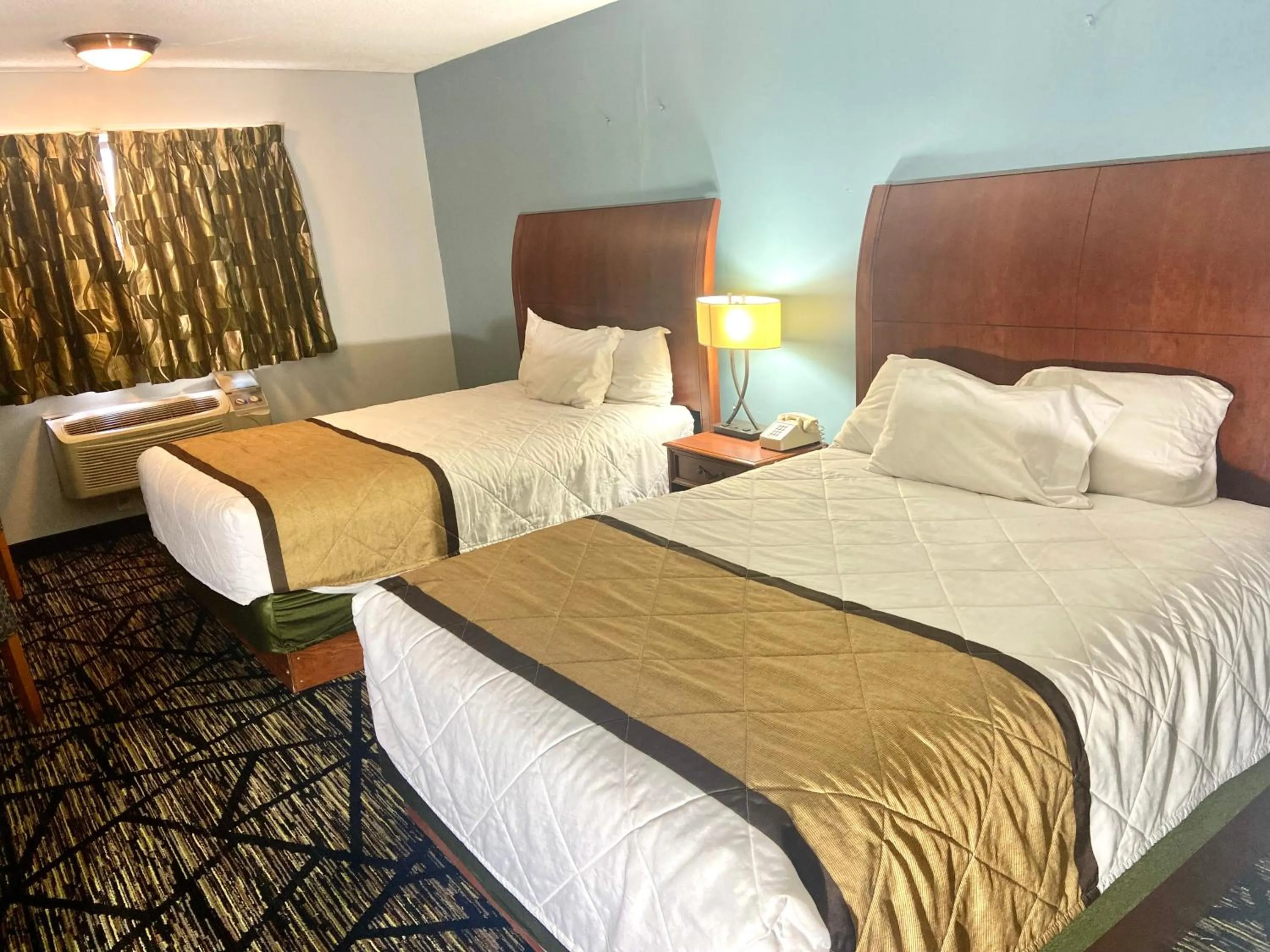 Bedroom in Knights Inn Paxinos Elysburg