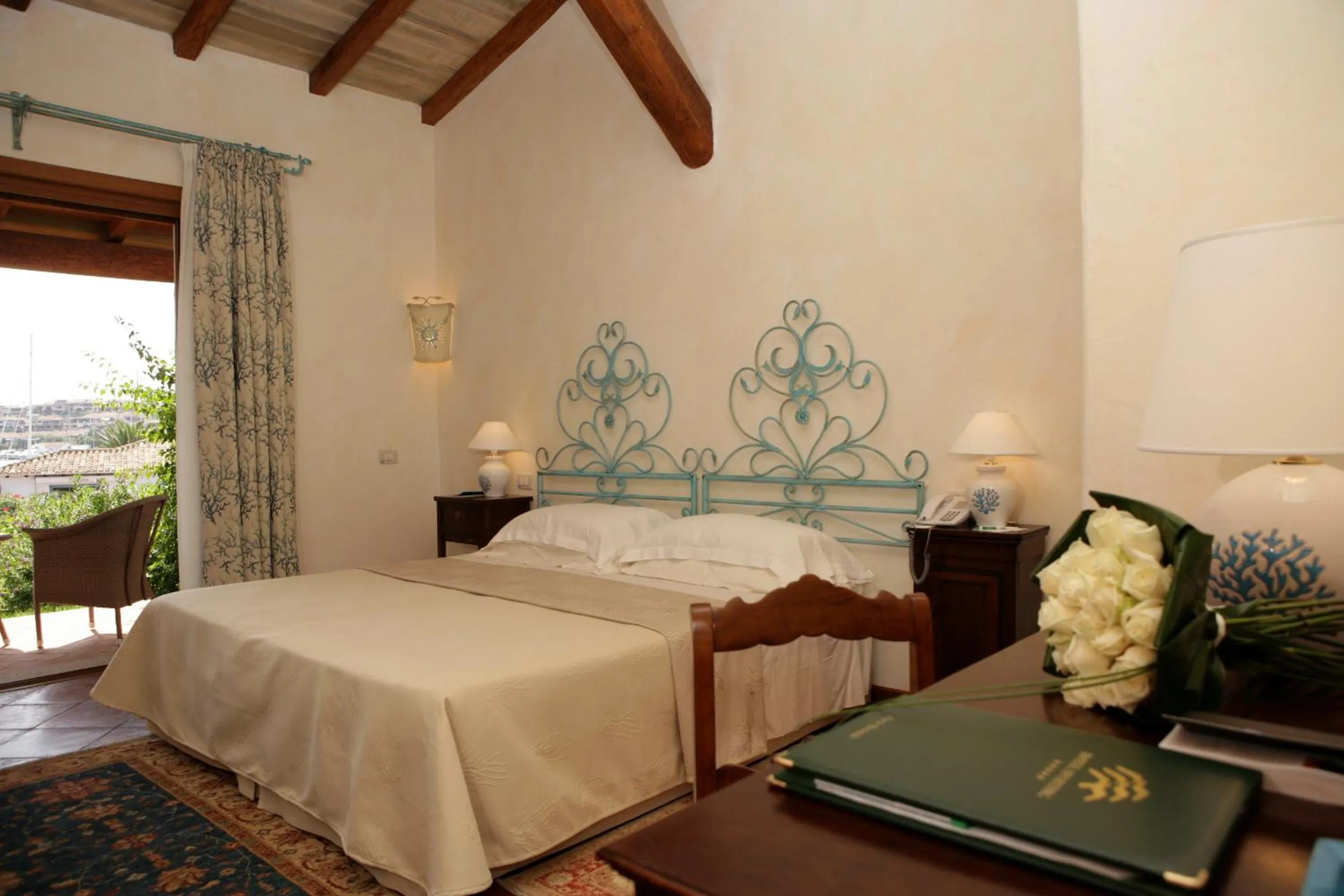 Balcony/Terrace, Bed in Hotel Sporting