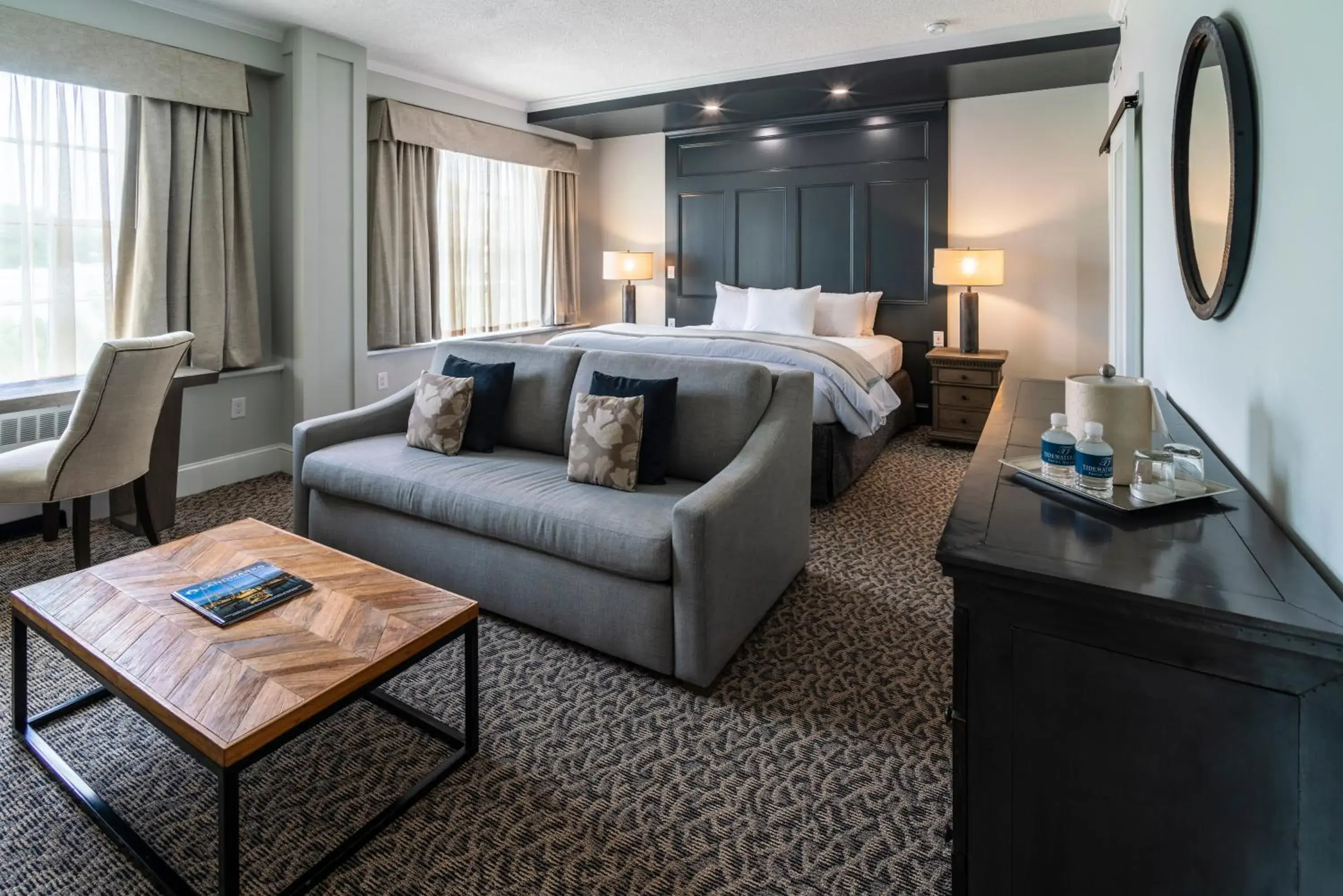 Deluxe King Room in The Tidewater Inn Deluxe King Room in The Tidewater Inn