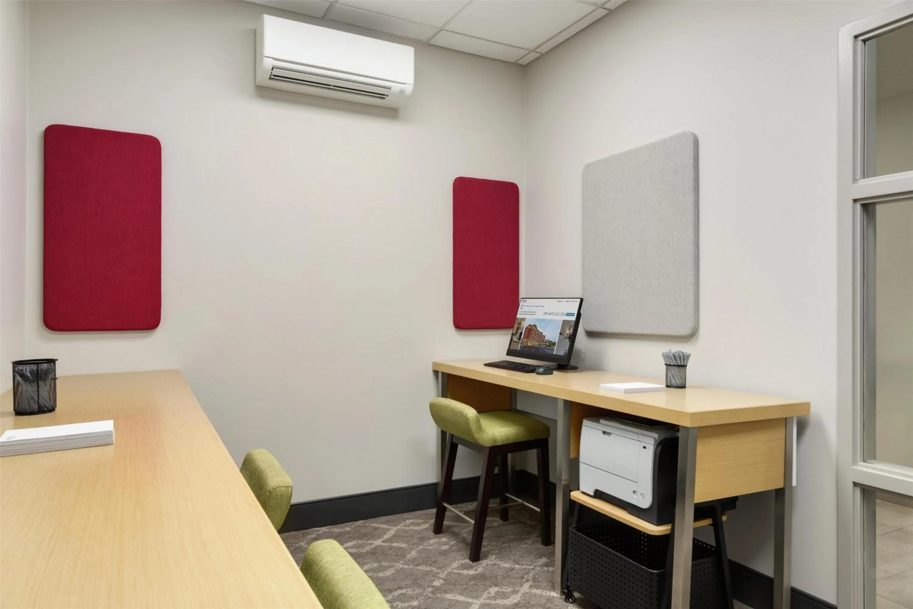 Business facilities in Hilton Garden Inn Cleveland Airport