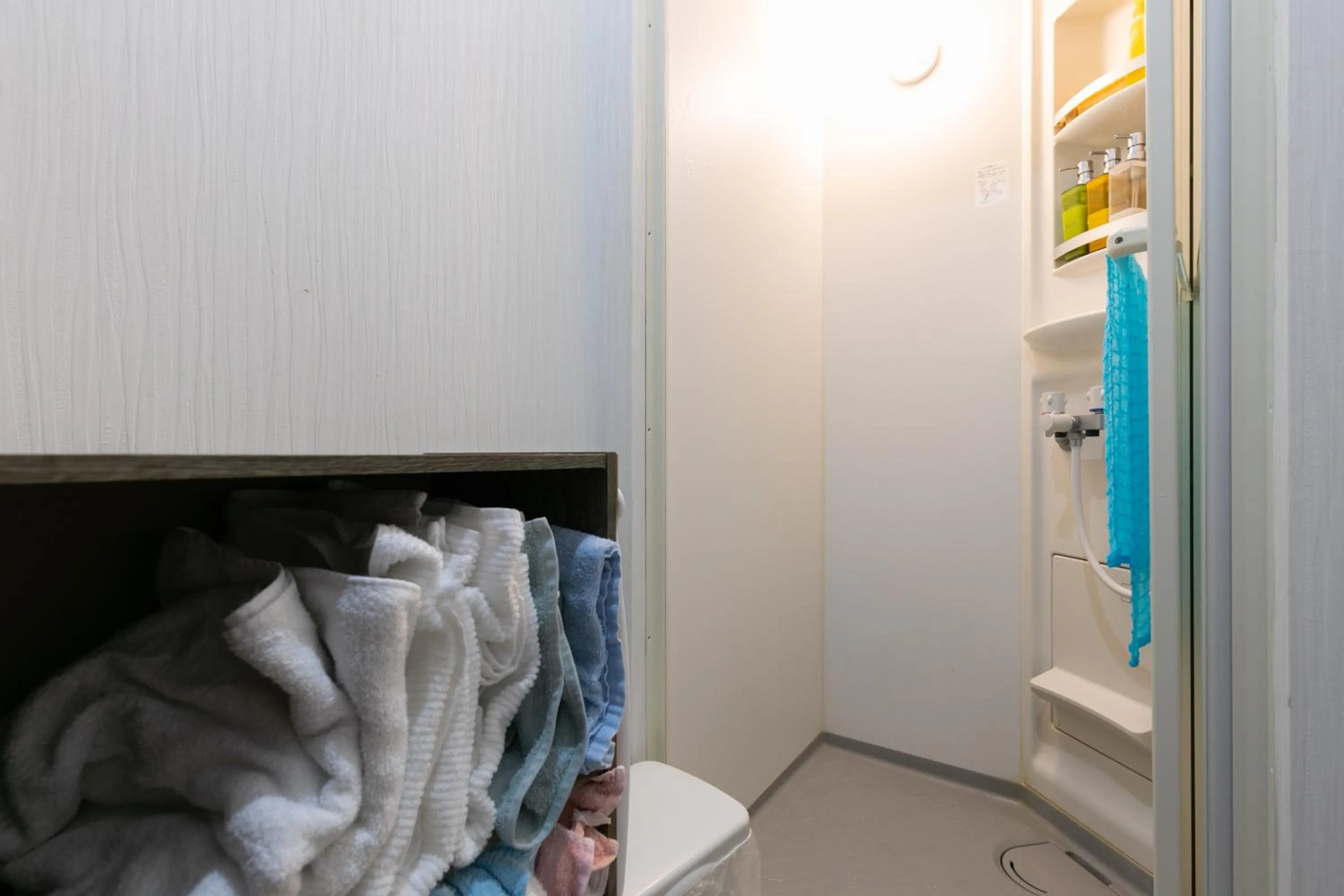 Shower in TOP EDGE HOSTEL Koenji