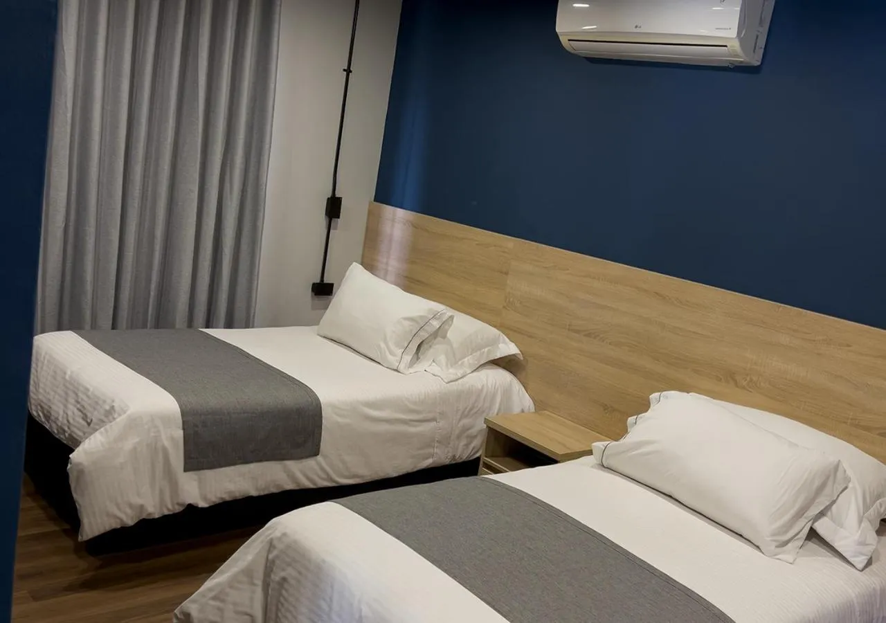 Bedroom, Bed in Hotel D' Leon