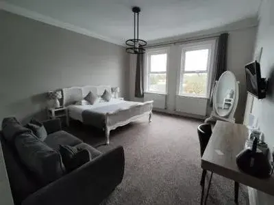 Superior Suite in Woodcote Hotel Superior Suite in Woodcote Hotel