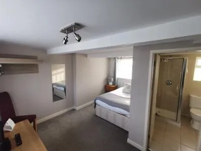 Bed in Woodcote Hotel