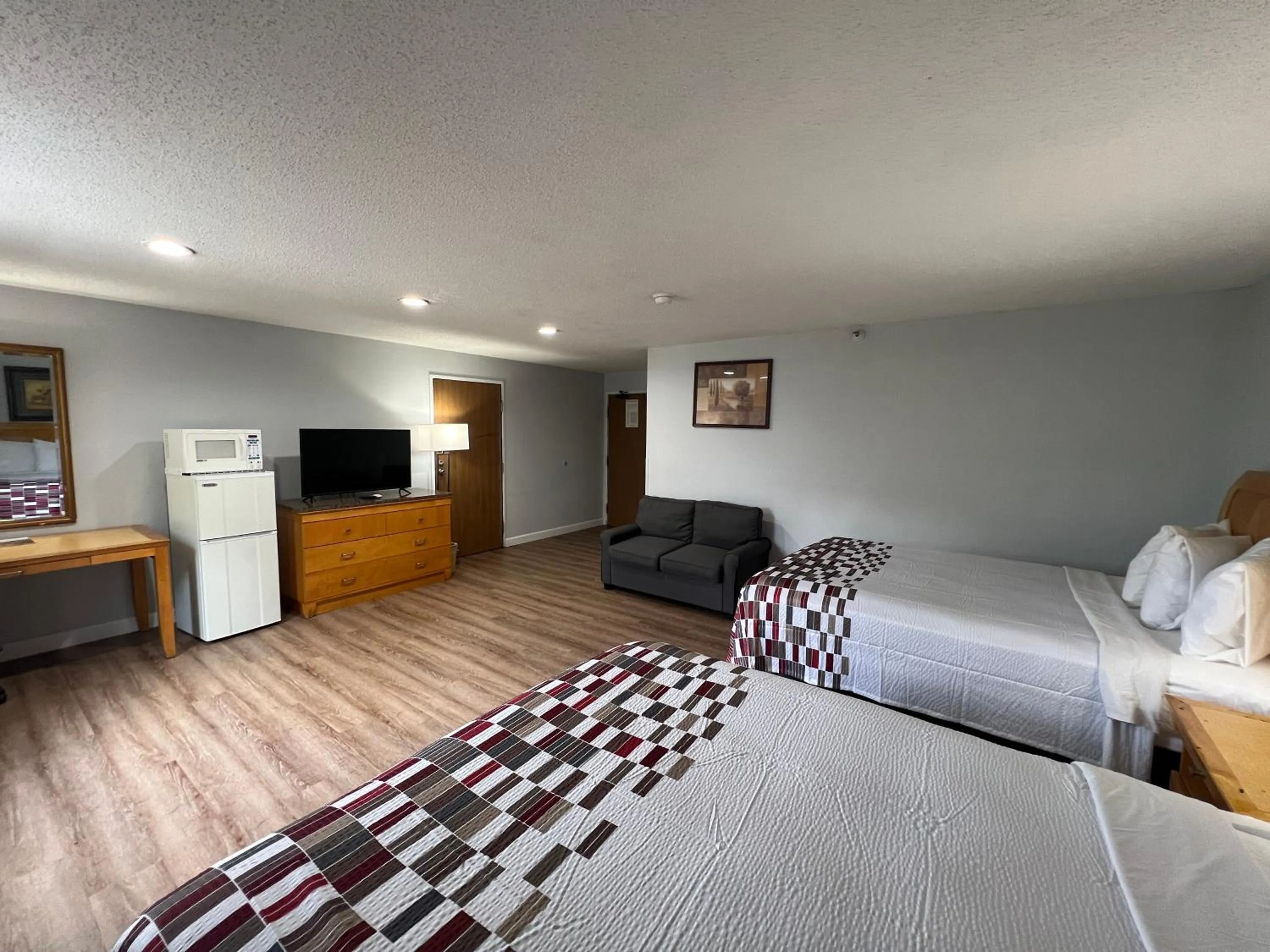 Bed in Economy 7 Inn