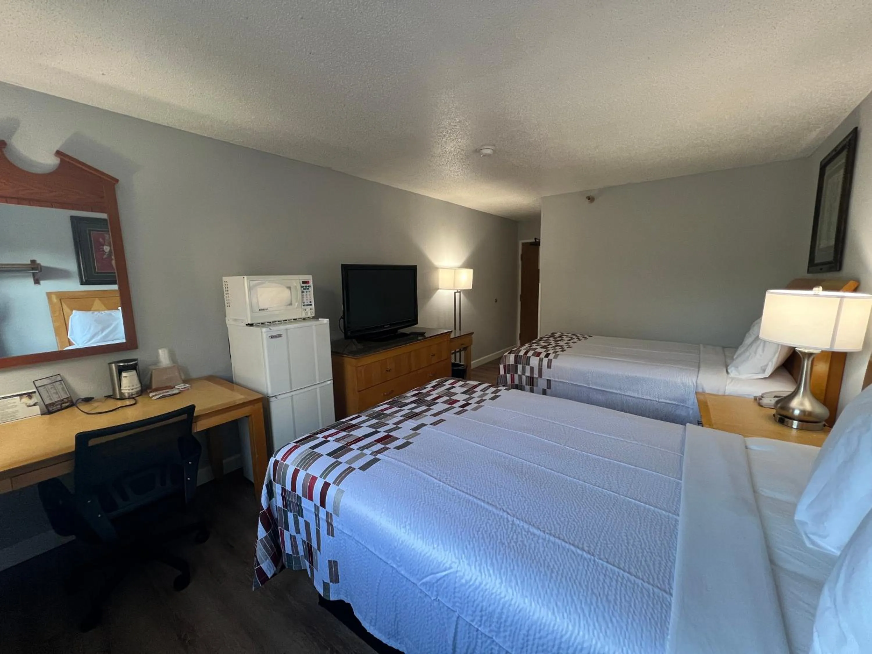 Bed in Economy 7 Inn