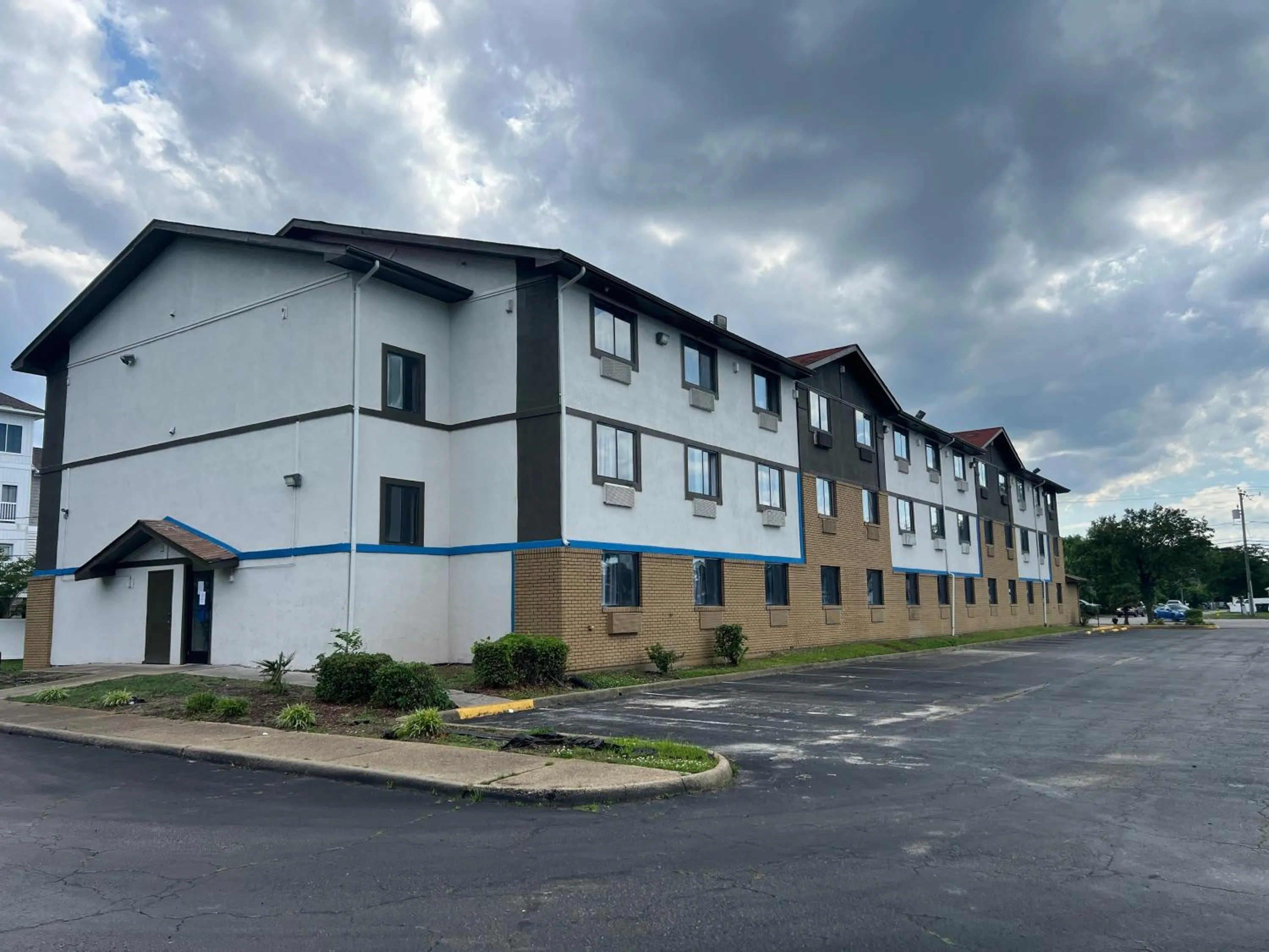 Property Building in Economy 7 Inn