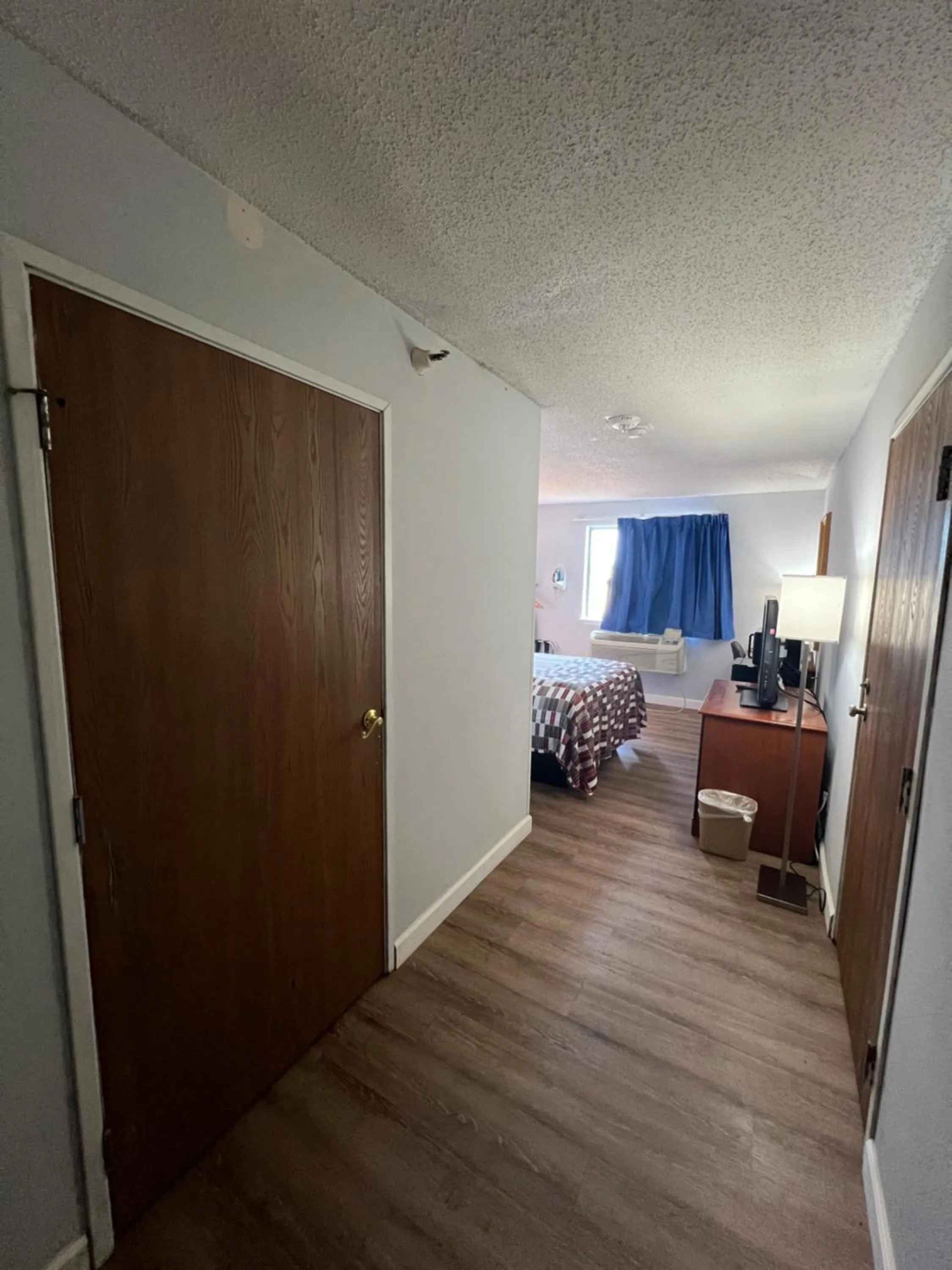 Photo of the whole room in Economy 7 Inn