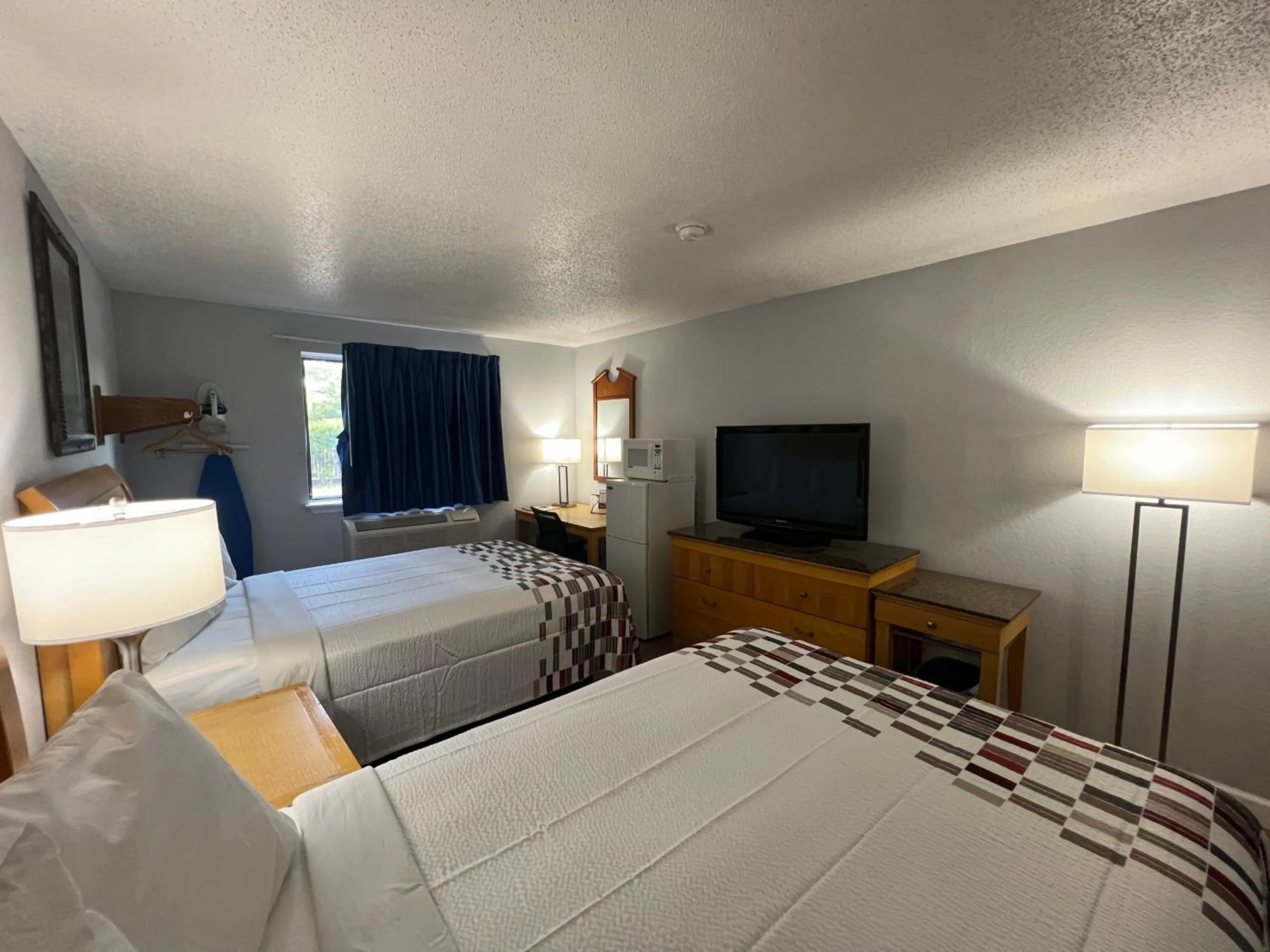 Bed in Economy 7 Inn