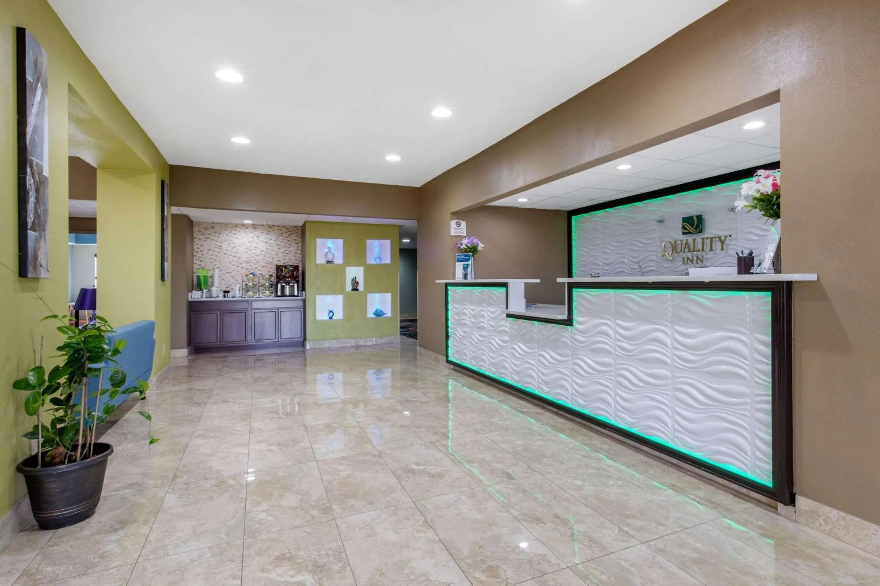 Lobby or reception in Quality Inn Cadiz