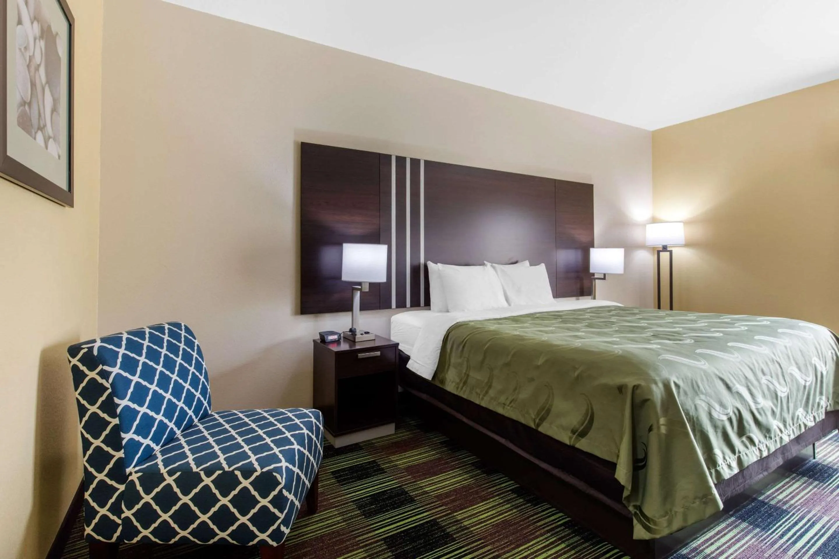 Photo of the whole room, Bed in Quality Inn Cadiz