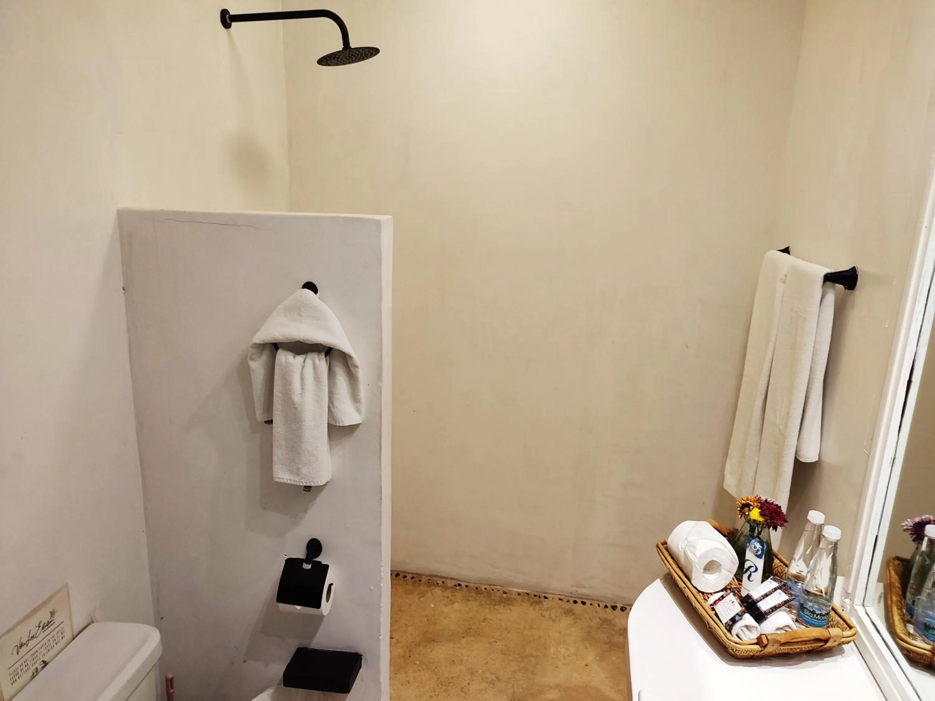 Shower in Villa Las Estrellas Tulum - located at the party zone