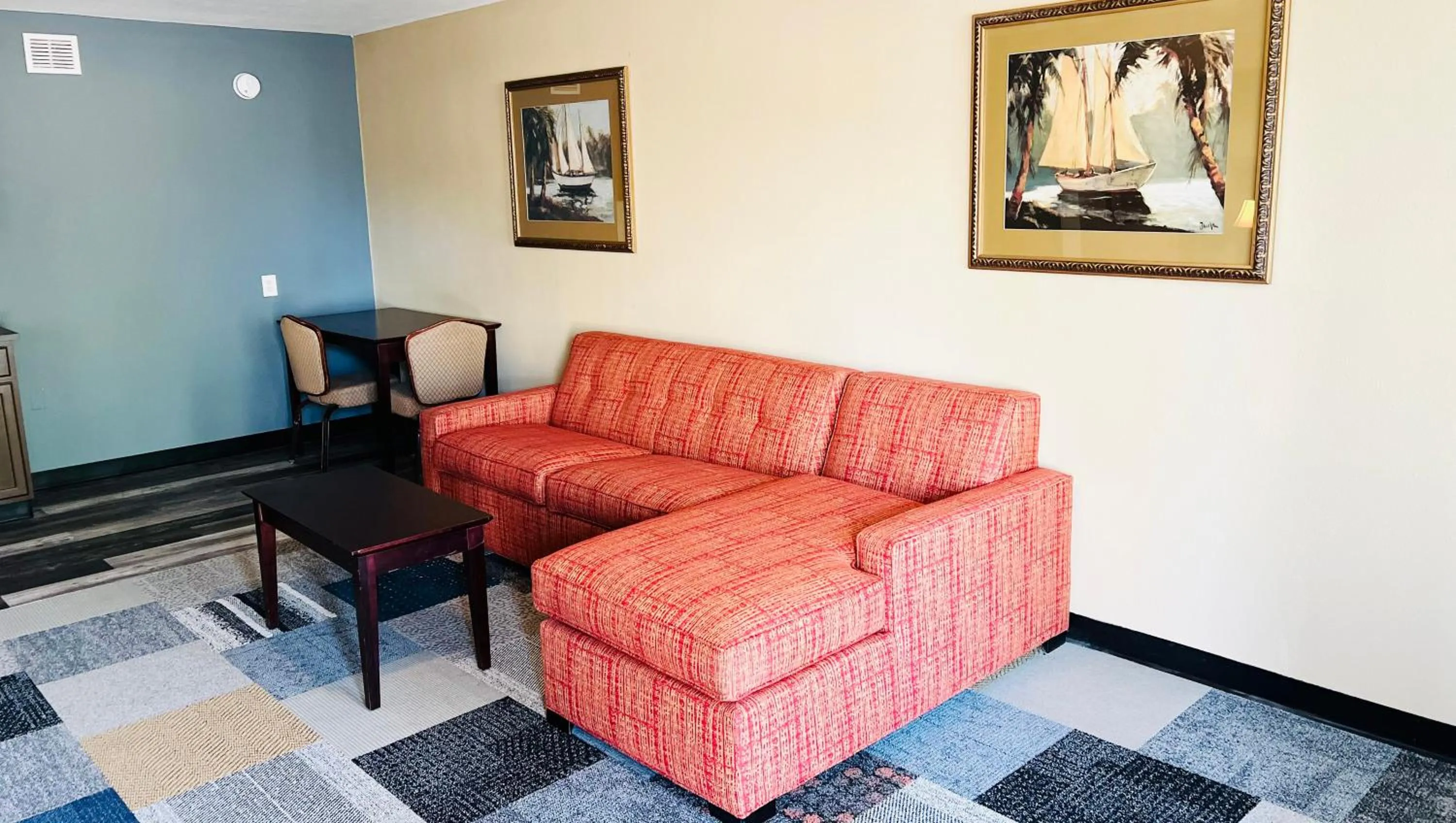 Bedroom in Magnuson Grand Hotel and Conference Center Tyler