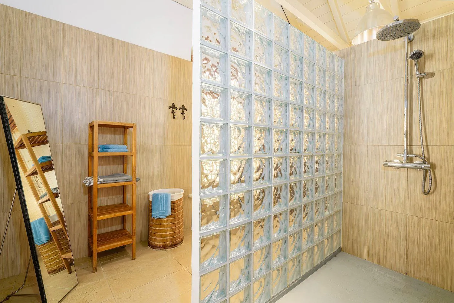 Shower in Villa Tokara