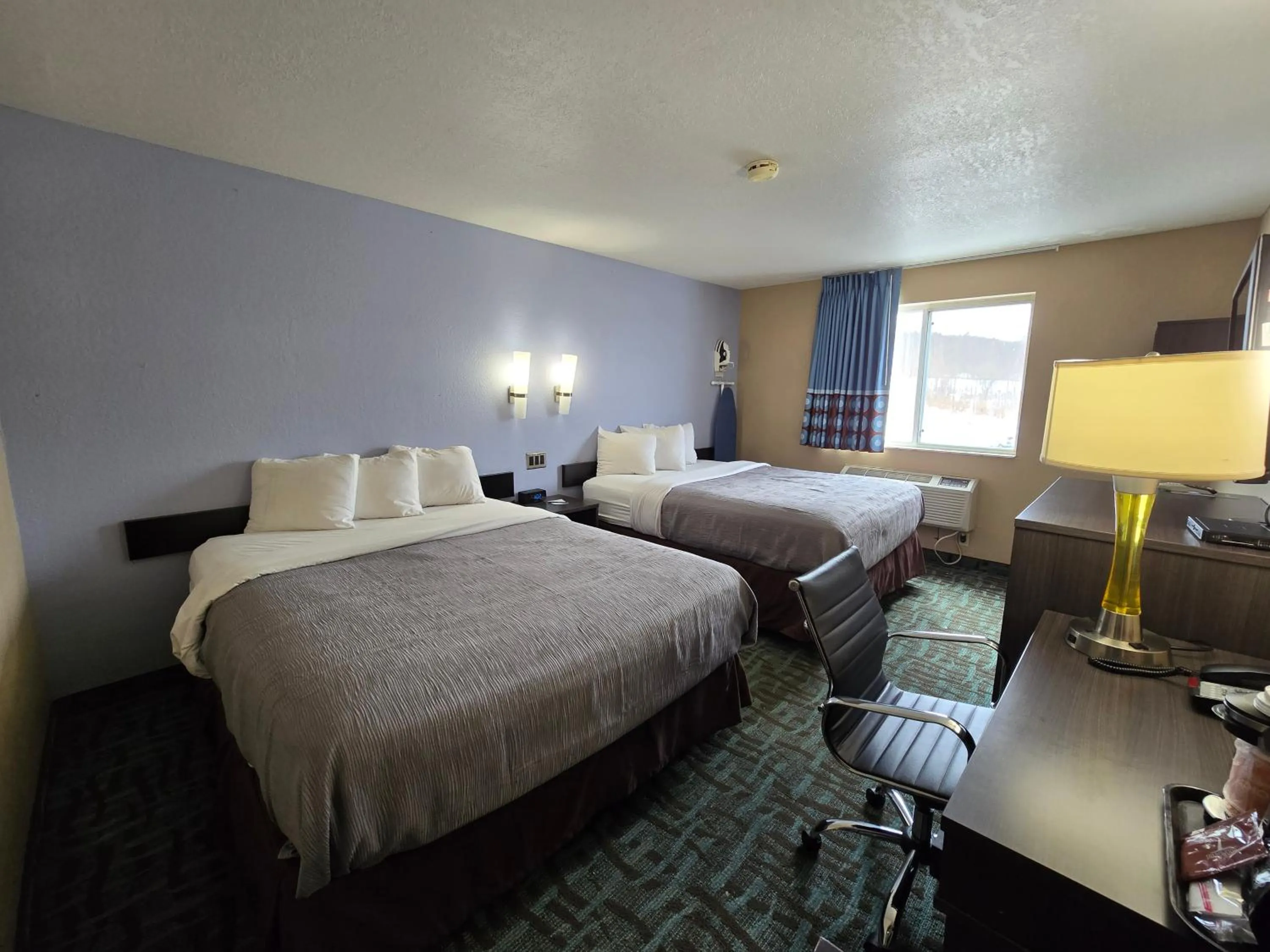 Photo of the whole room, Bed in Super 8 by Wyndham Johnstown