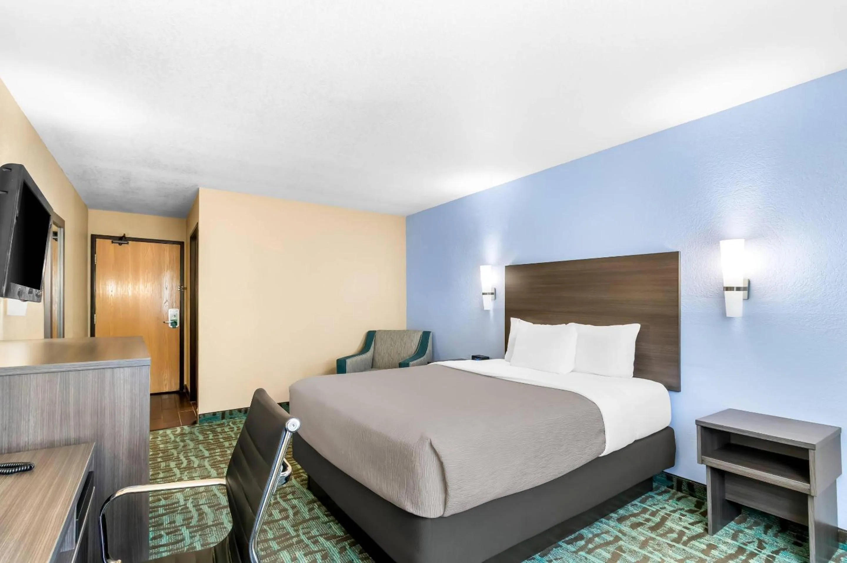 Bedroom, Bed in Quality Inn Johnstown