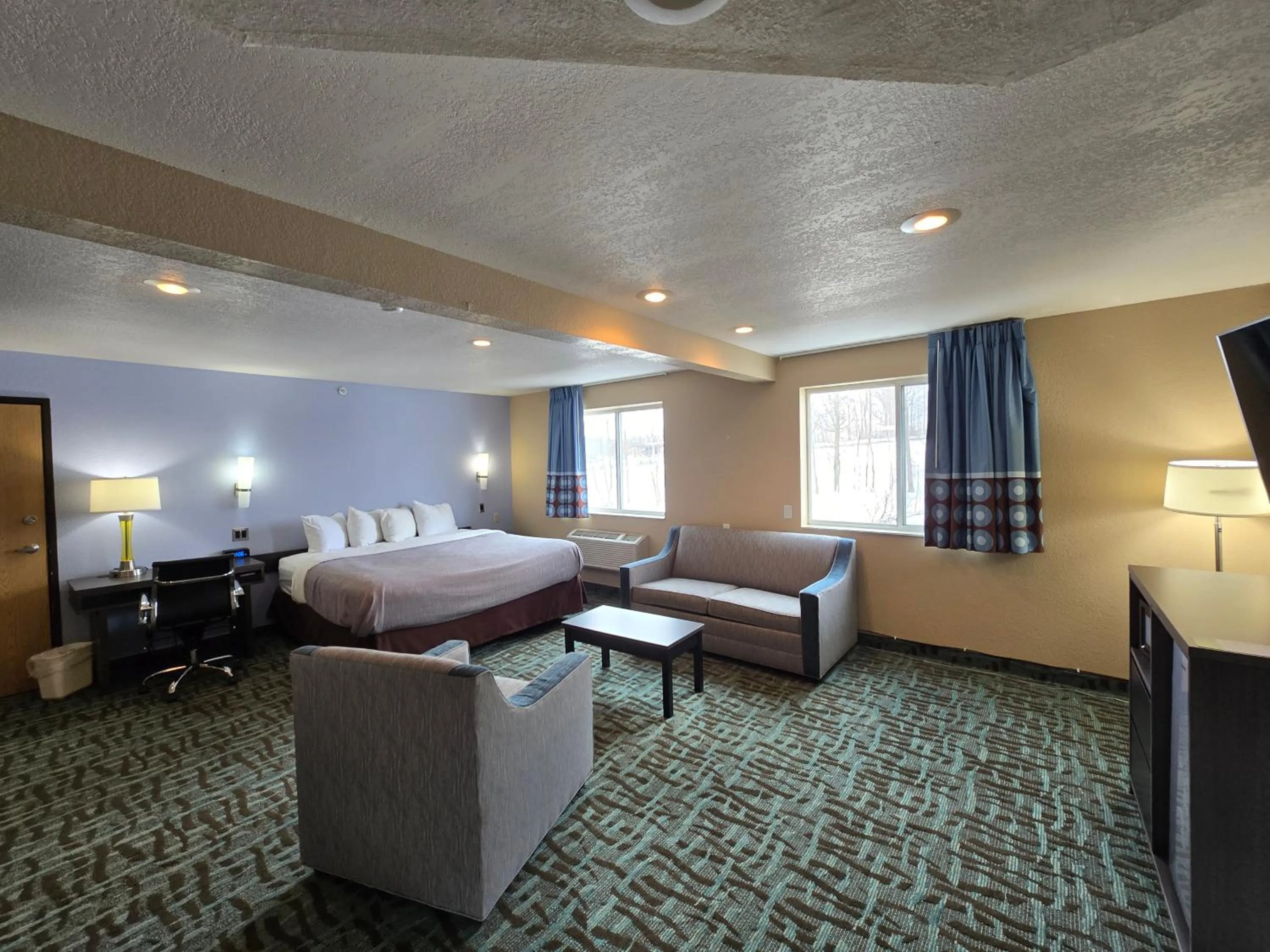 Photo of the whole room, Bed in Super 8 by Wyndham Johnstown