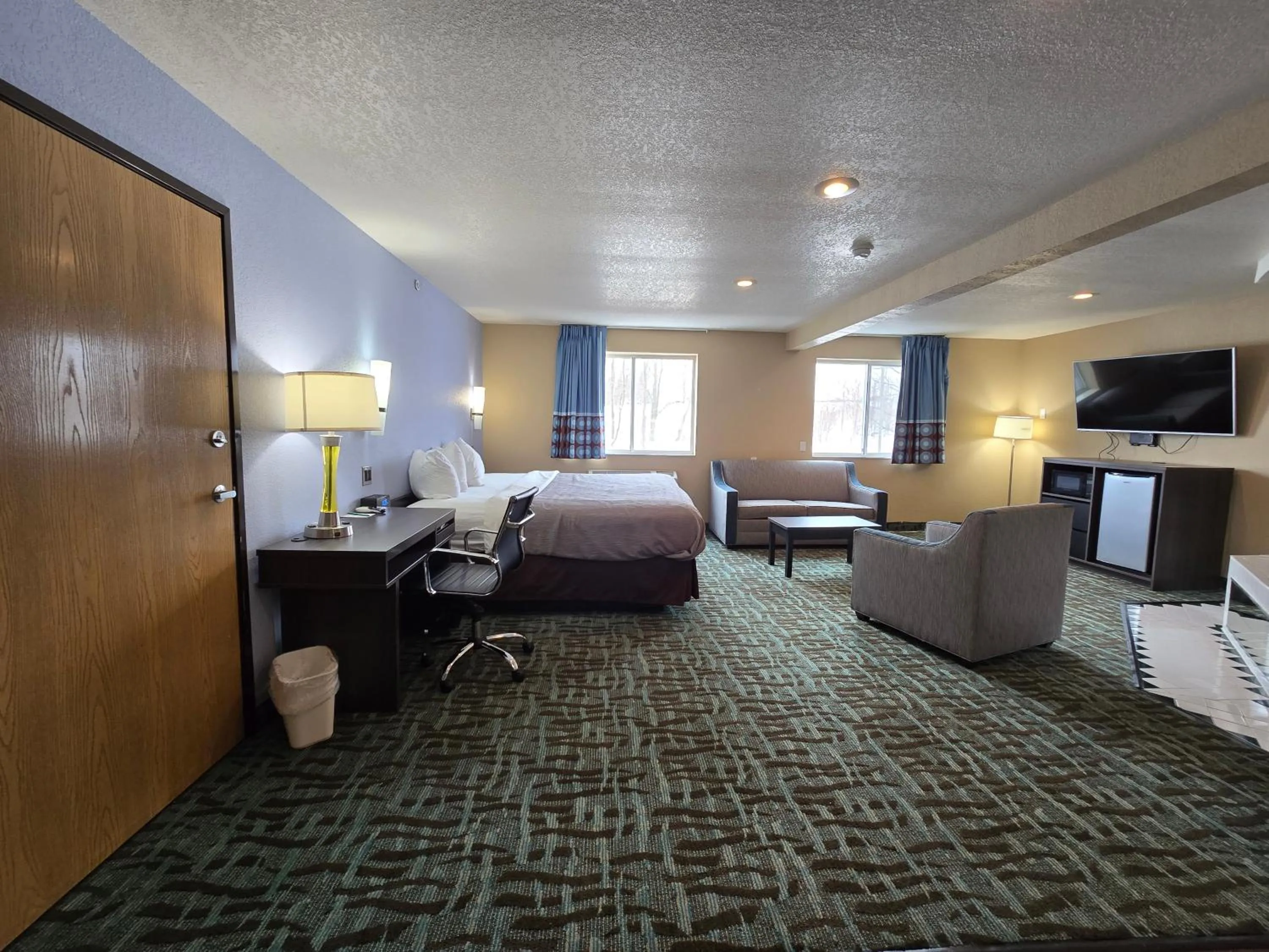 Photo of the whole room, Bed in Super 8 by Wyndham Johnstown