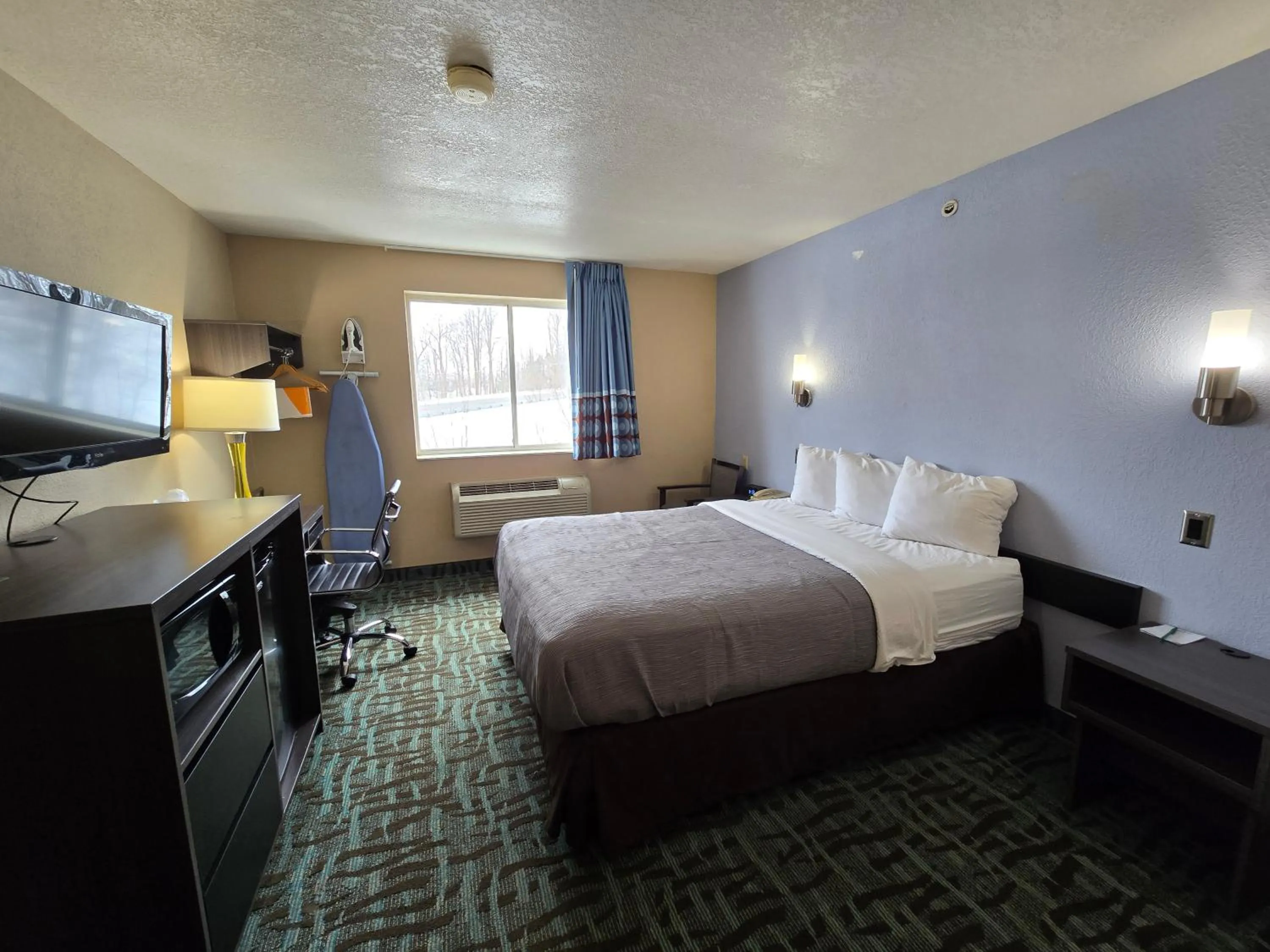 Photo of the whole room, Bed in Super 8 by Wyndham Johnstown