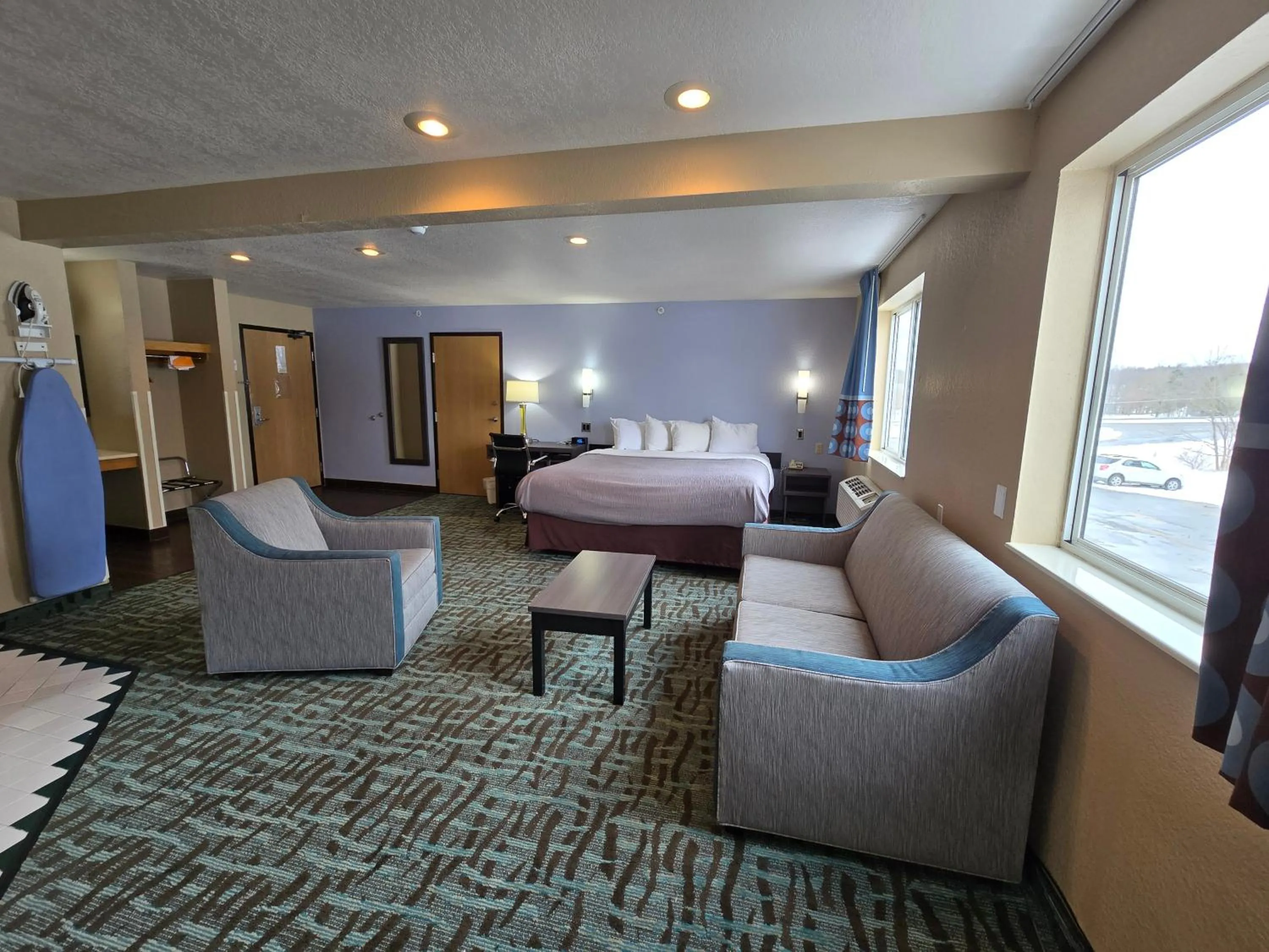 Photo of the whole room, Bed in Super 8 by Wyndham Johnstown