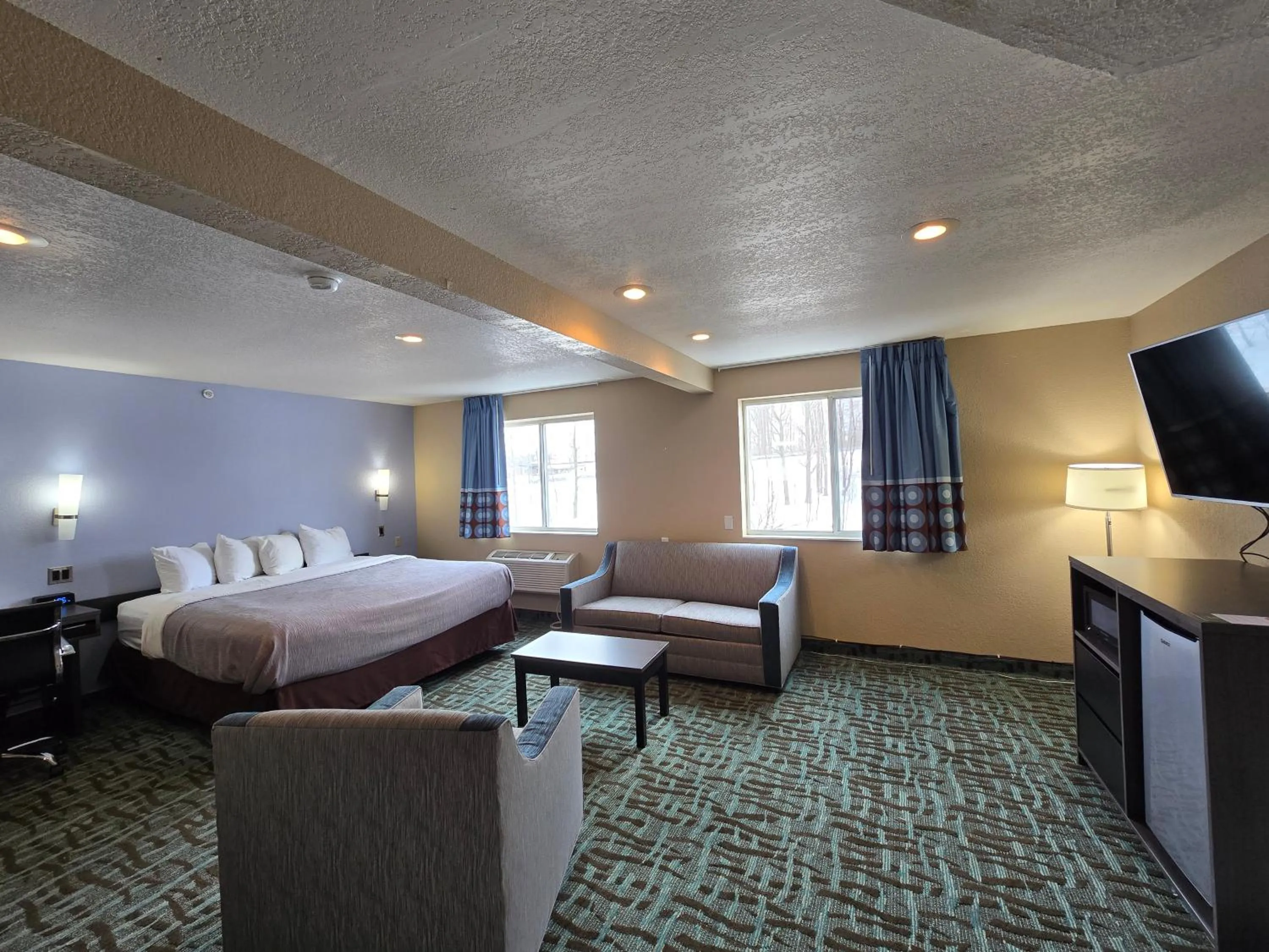 Photo of the whole room, Bed in Super 8 by Wyndham Johnstown