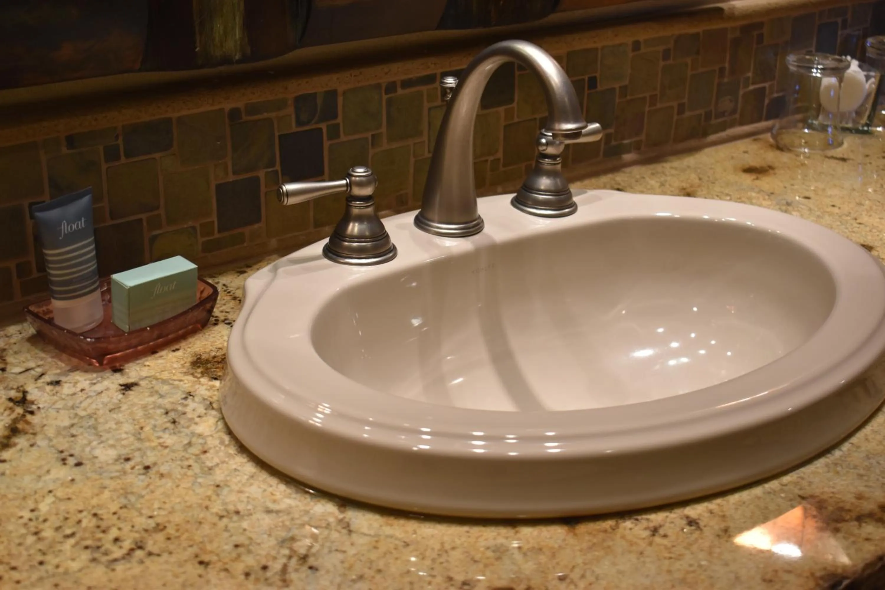 Bathroom in Cougar Ridge Resort