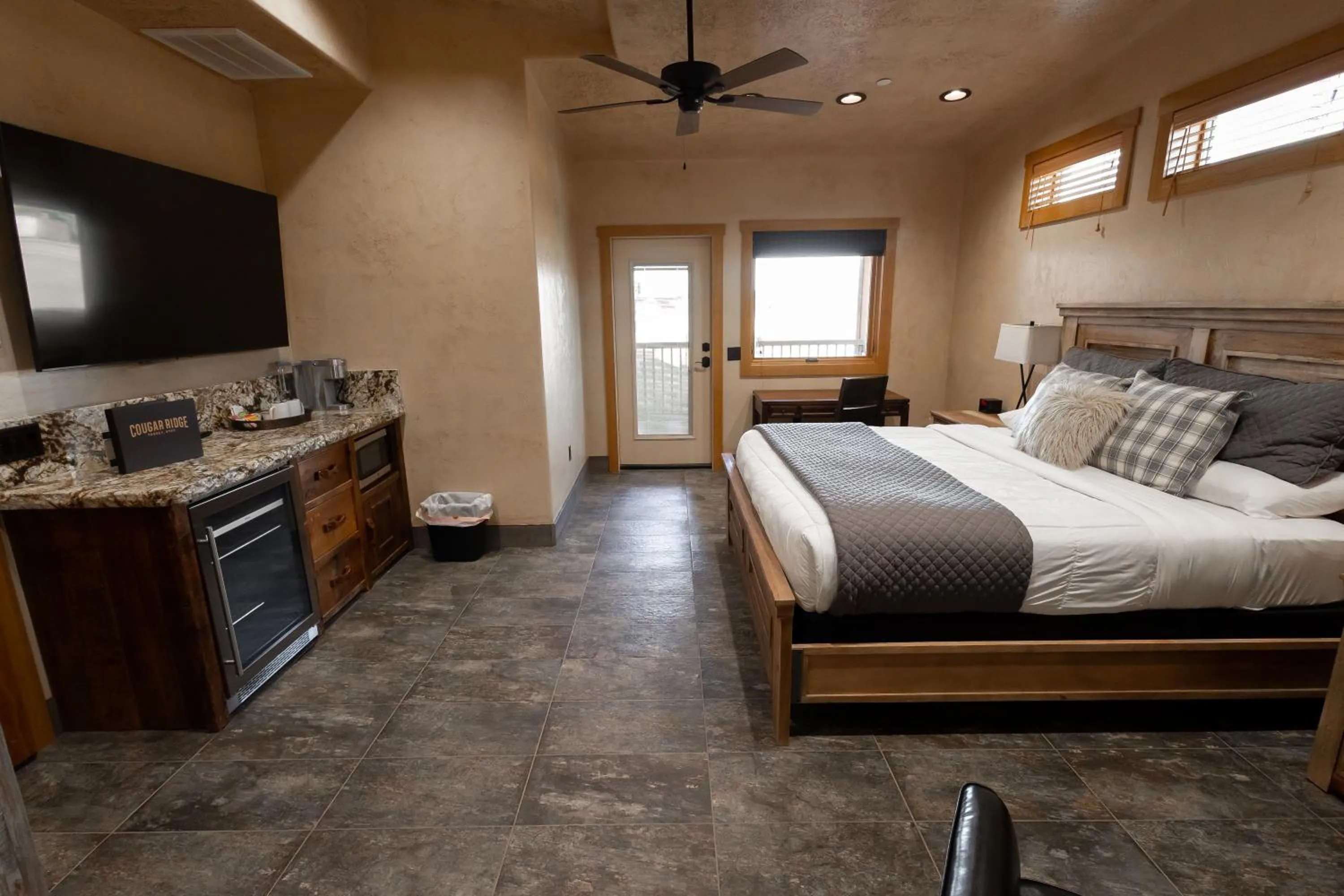 Bed in Cougar Ridge Resort