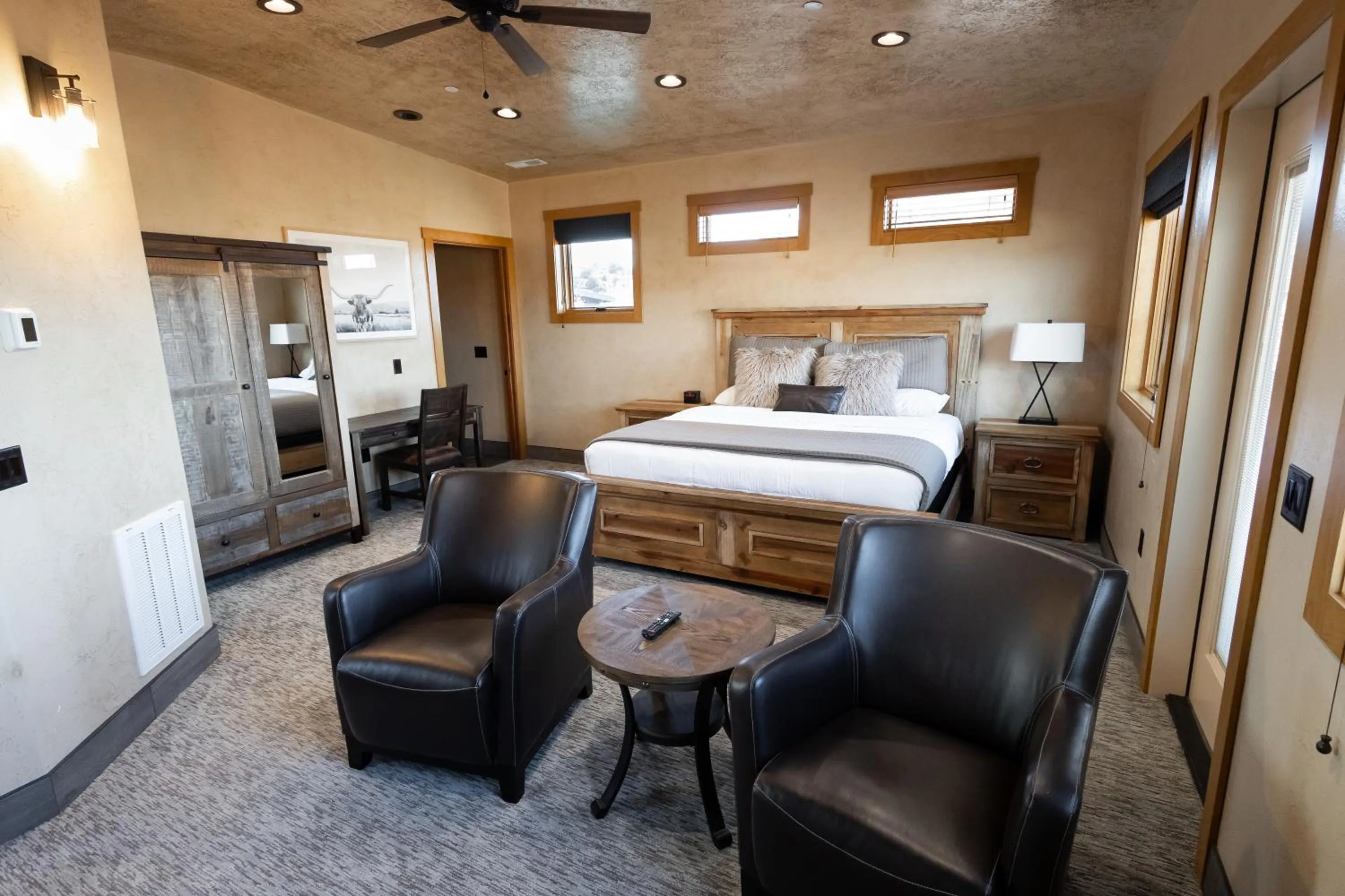 Bedroom, Bed in Cougar Ridge Resort