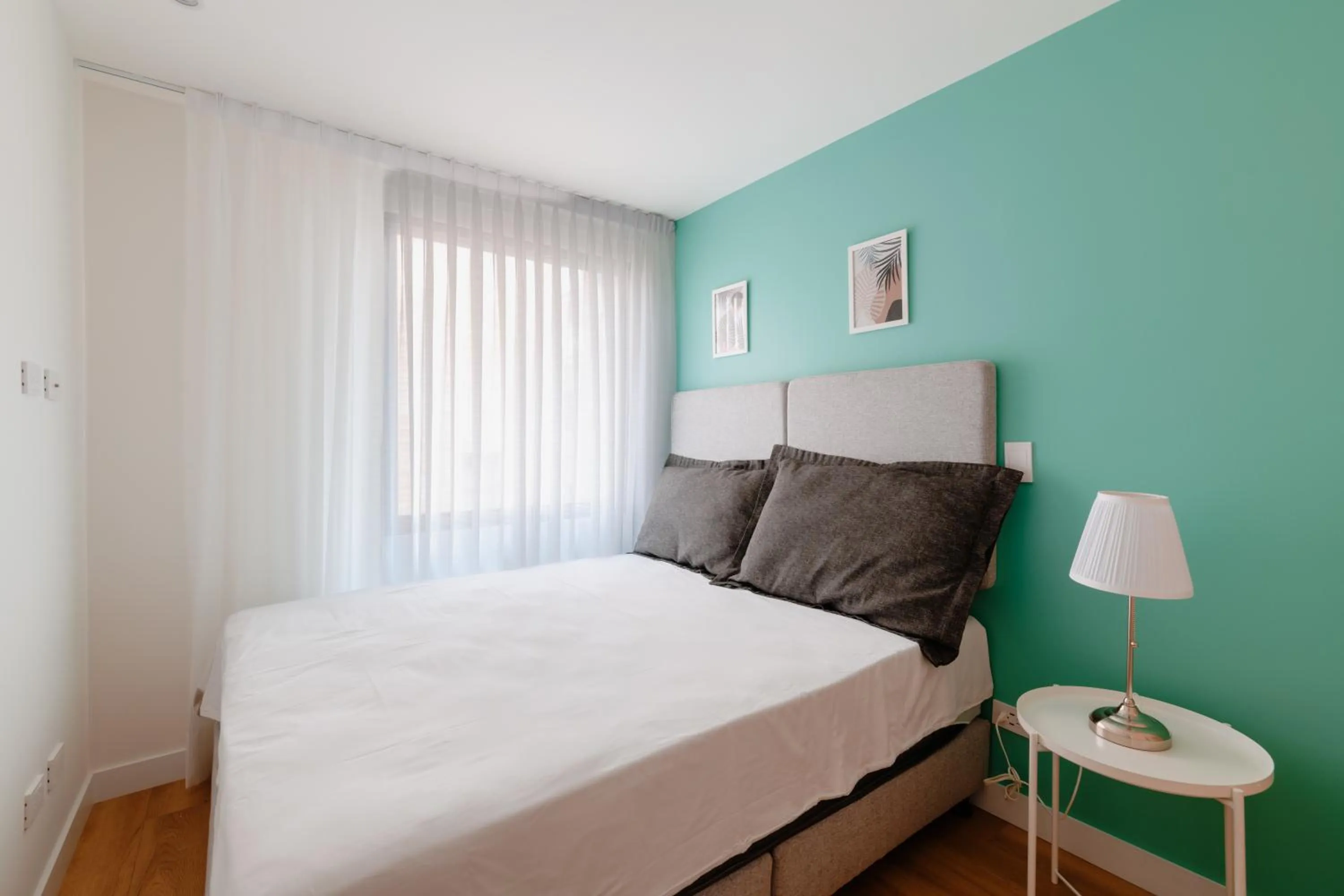 Bedroom, Bed in Cora 96 Street Apartments