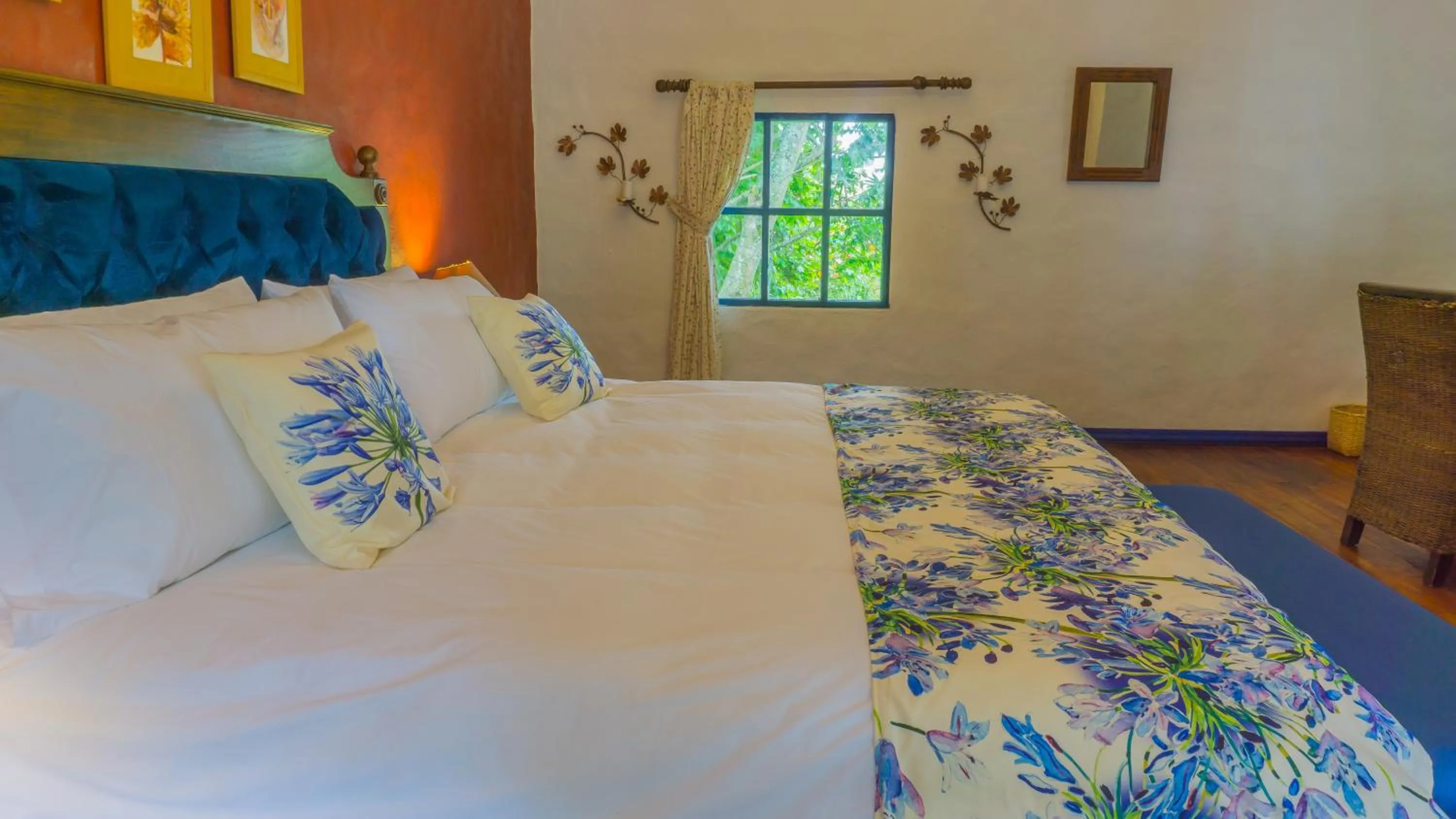 Bed in Hostería Hacienda Pinsaqui