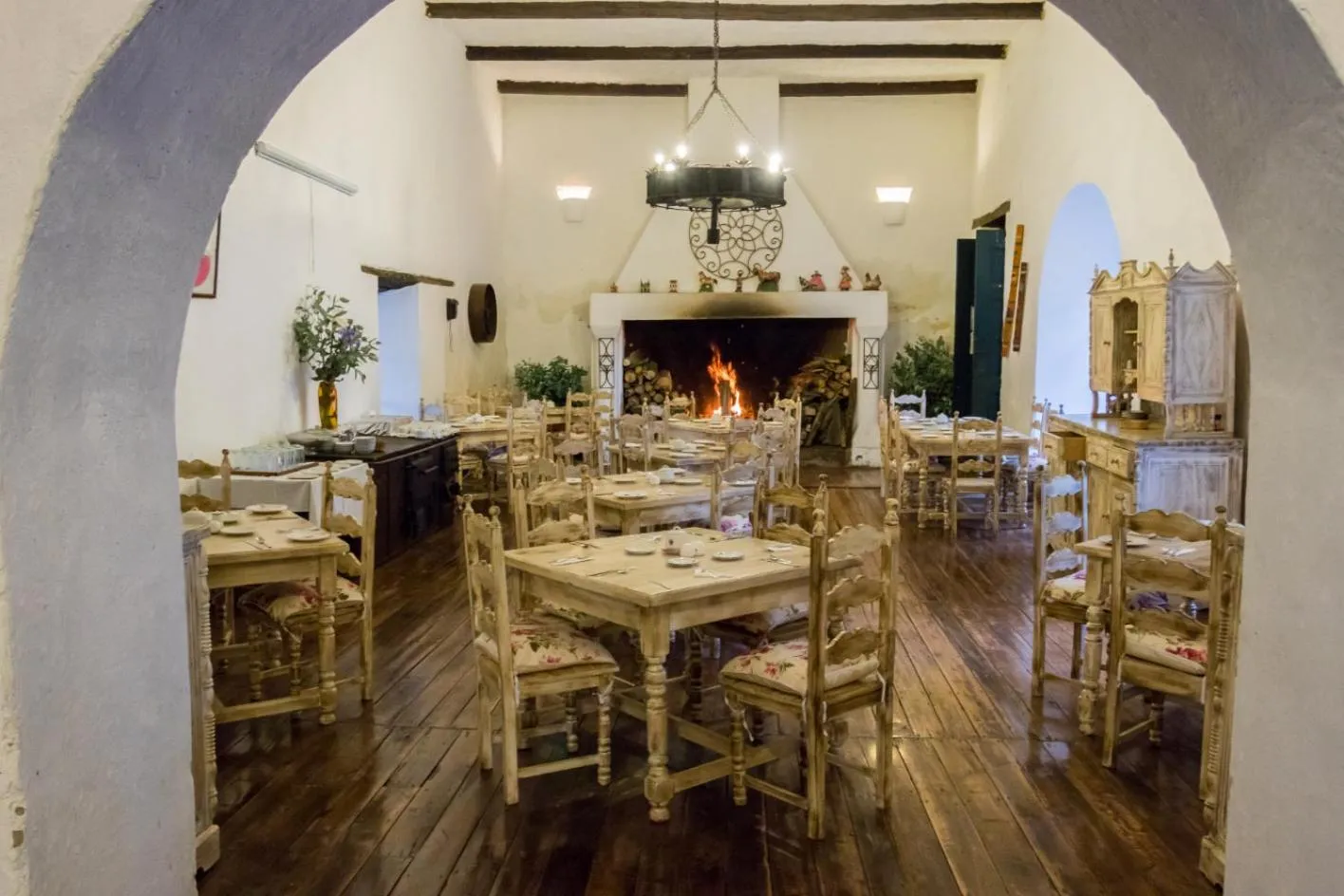 Dining area in Hostería Hacienda Pinsaqui
