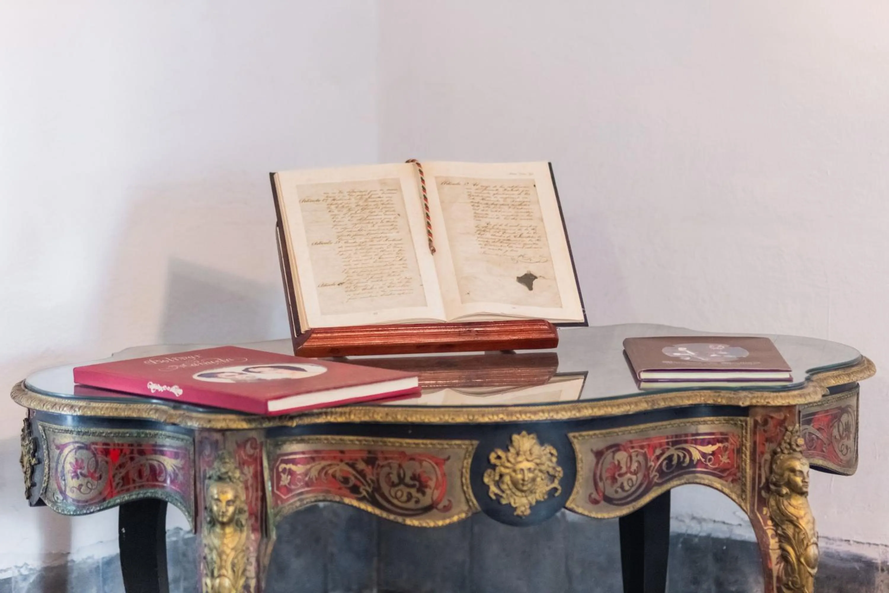 Living room in Hostería Hacienda Pinsaqui