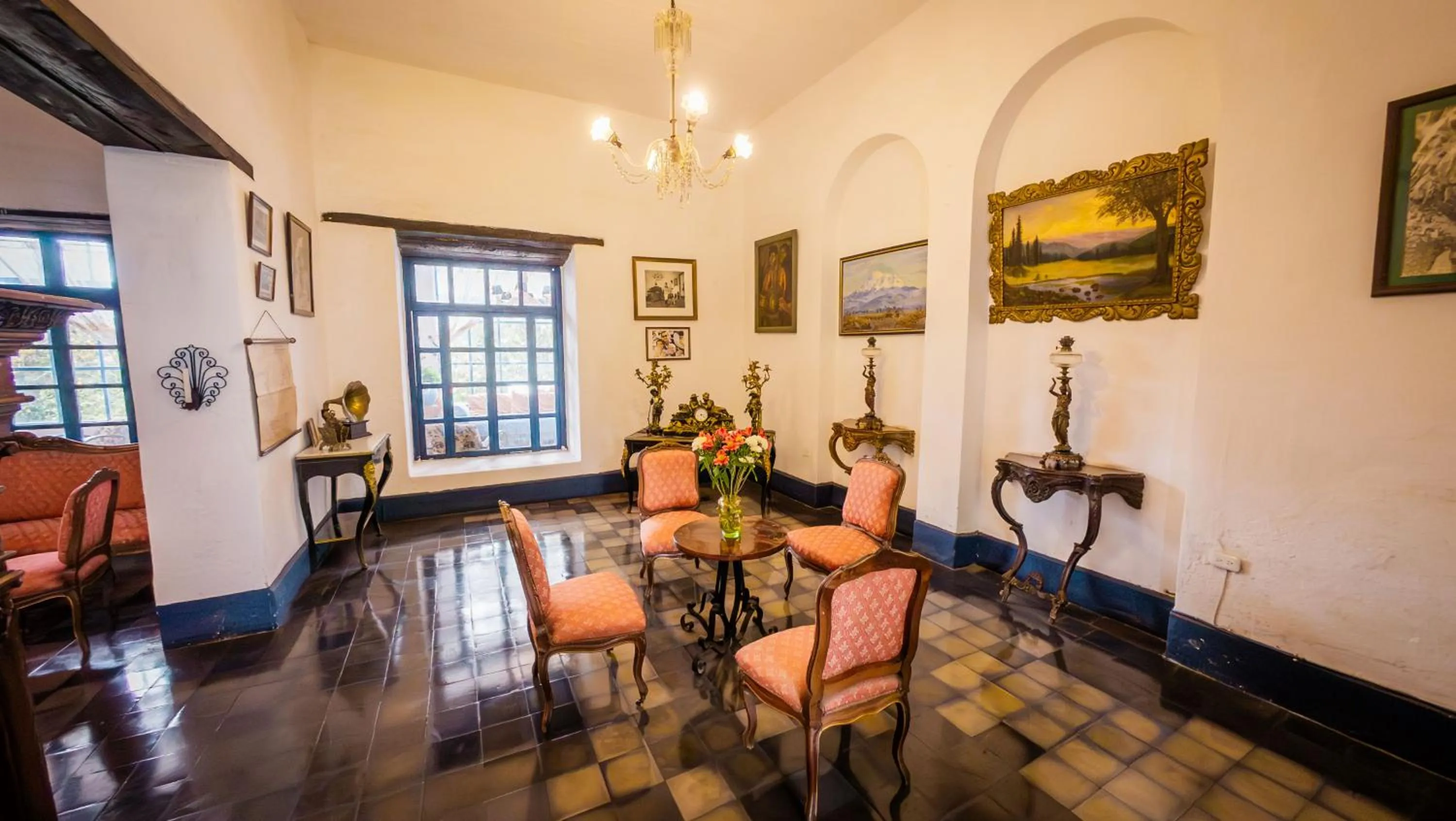 Living room in Hostería Hacienda Pinsaqui