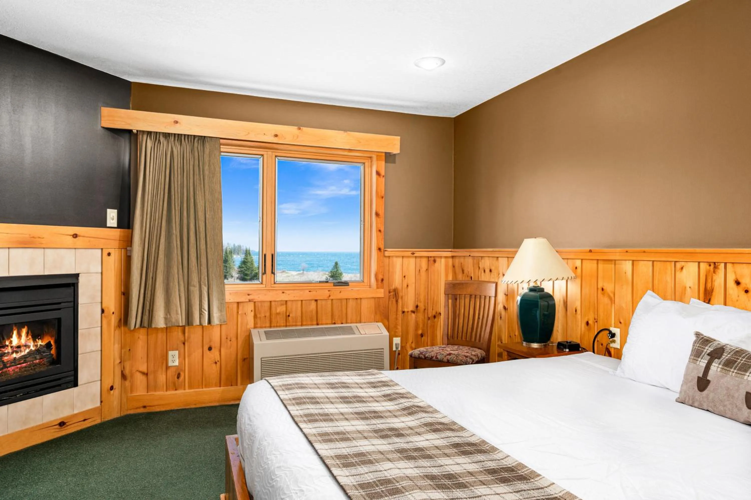 Bed in Superior Shores Resort