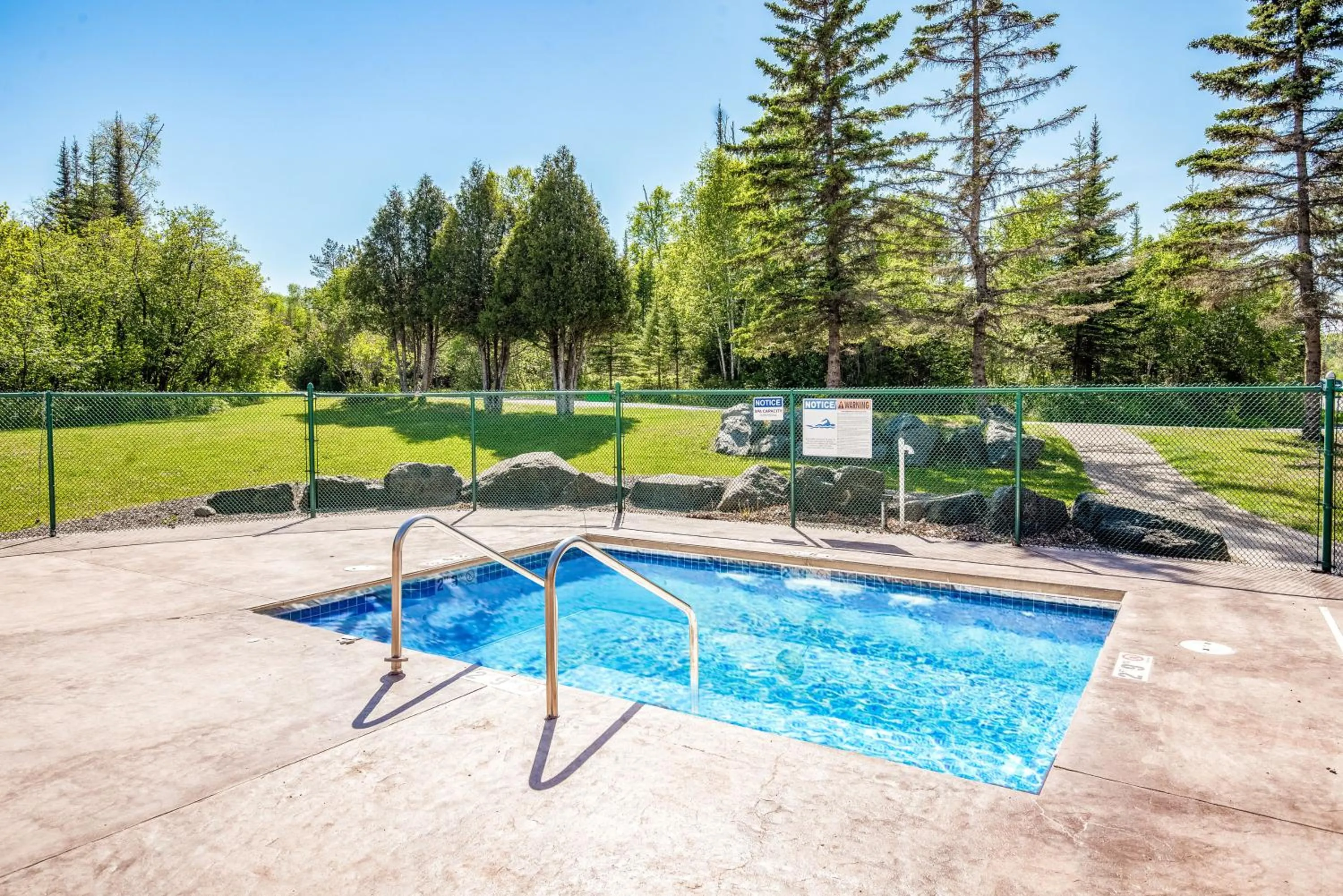 Hot Tub in Superior Shores Resort