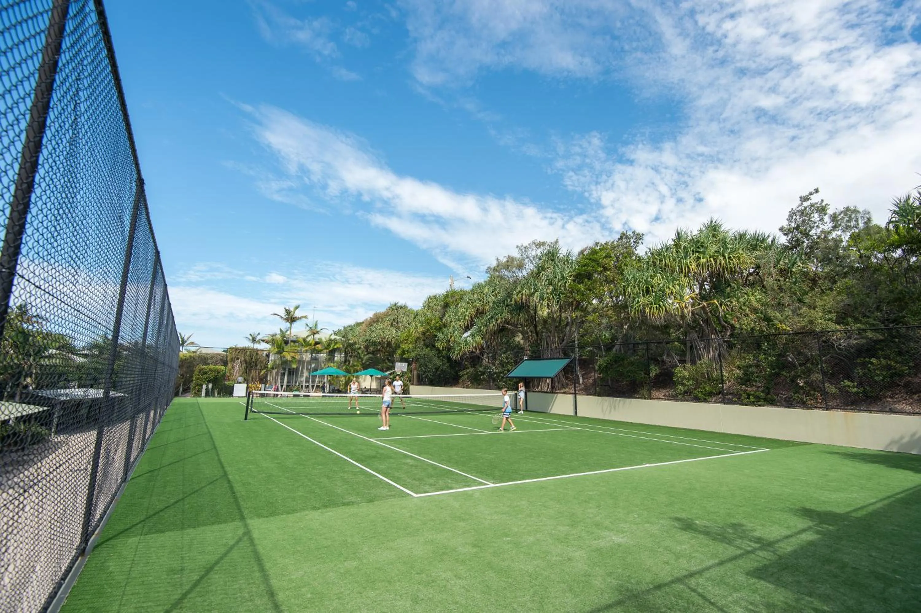 Tennis court in The Retreat Beach Houses