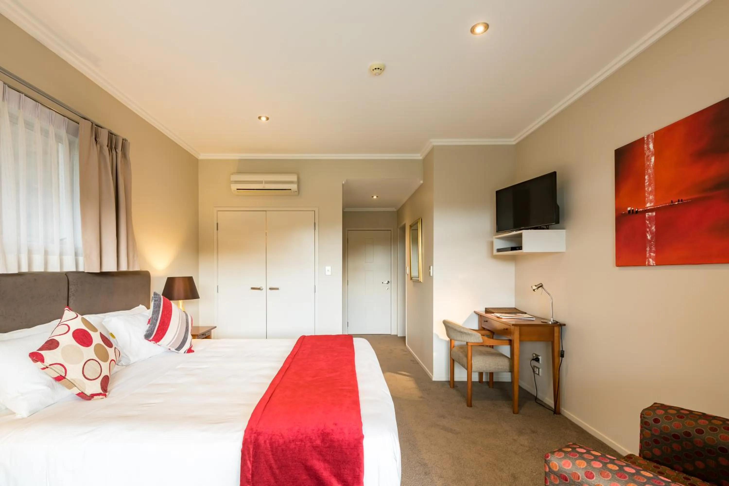 Photo of the whole room, Bed in Decks of Paihia