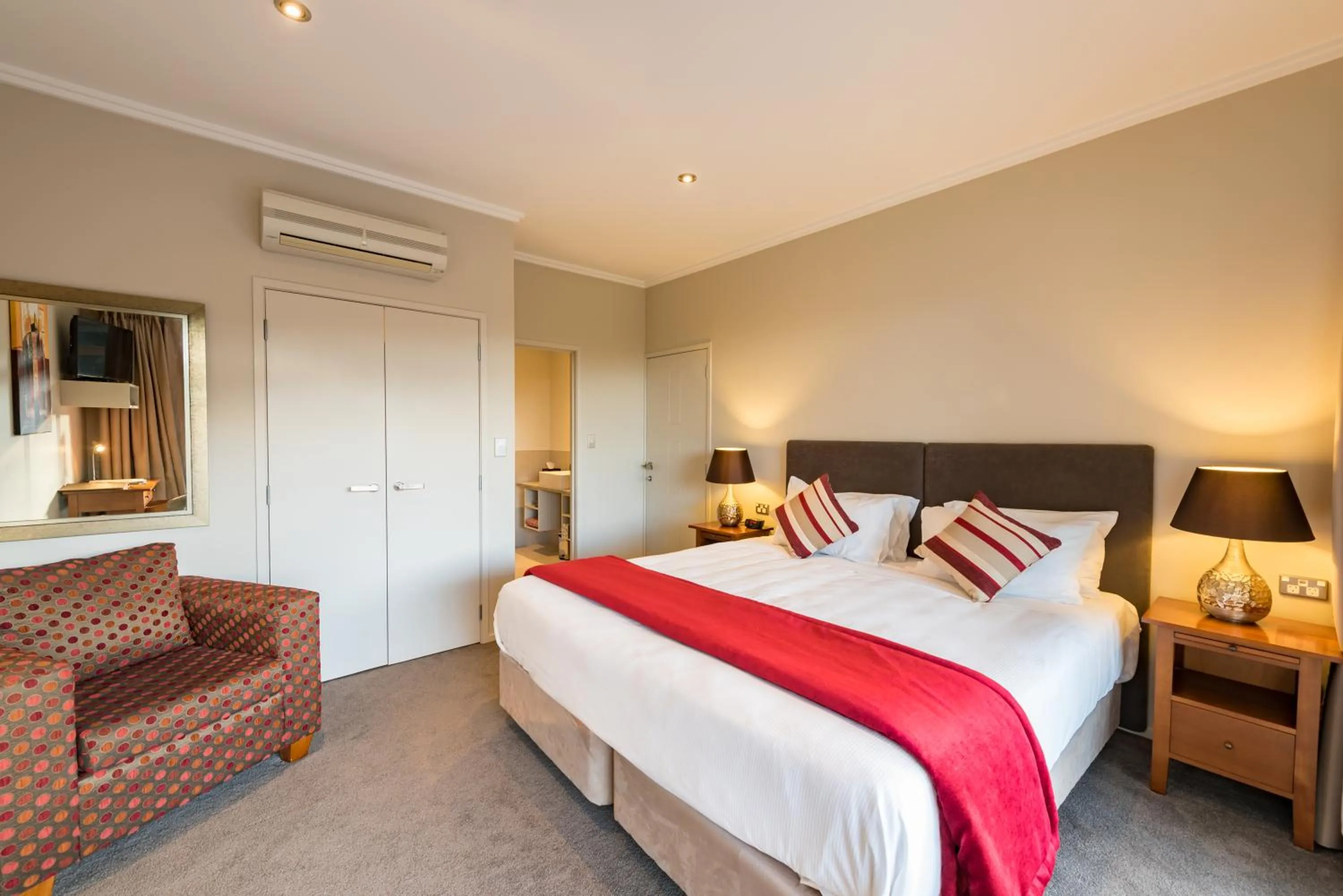 Photo of the whole room, Bed in Decks of Paihia