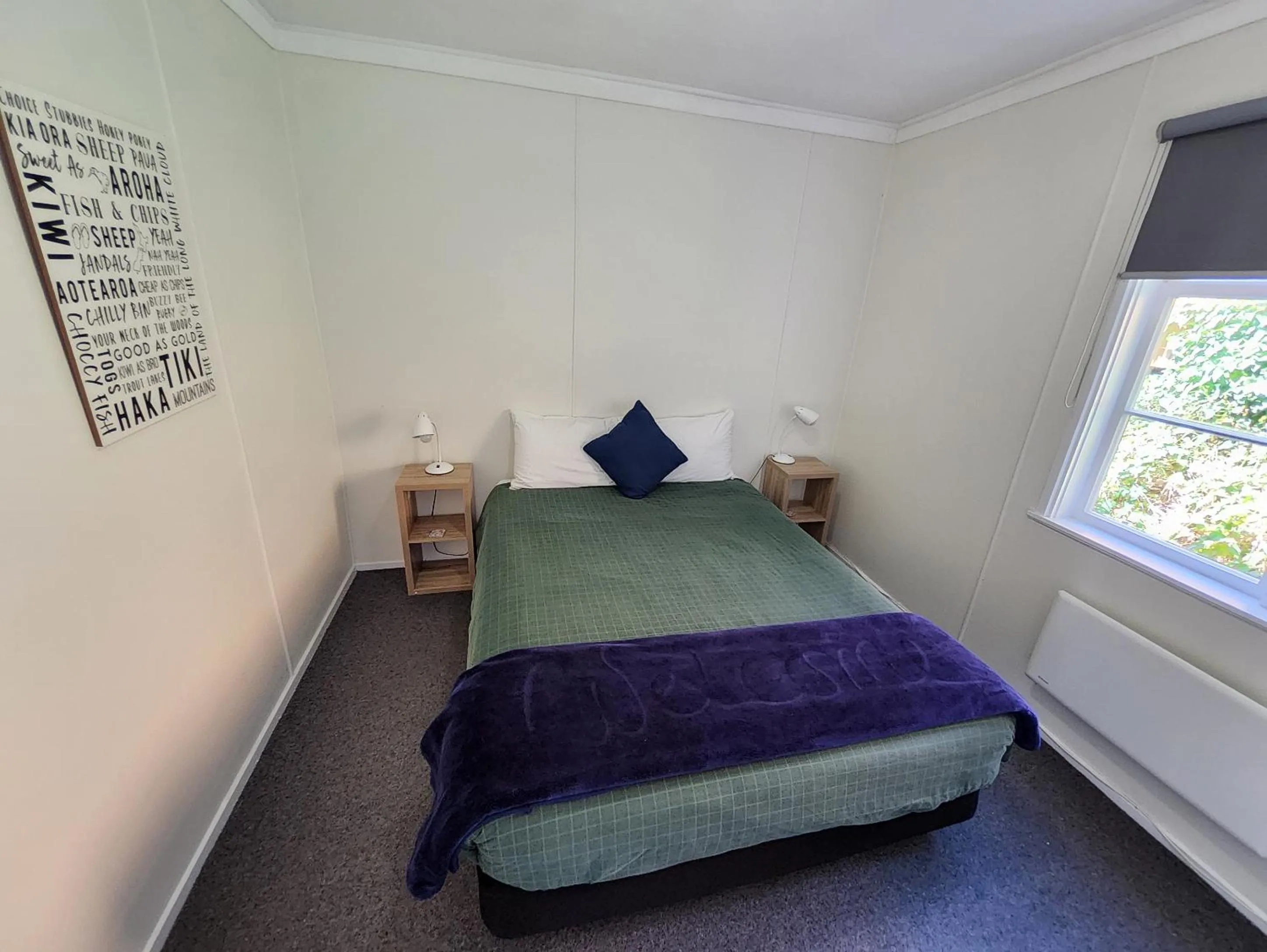 Bed in LKNZ Lodge & Cafe