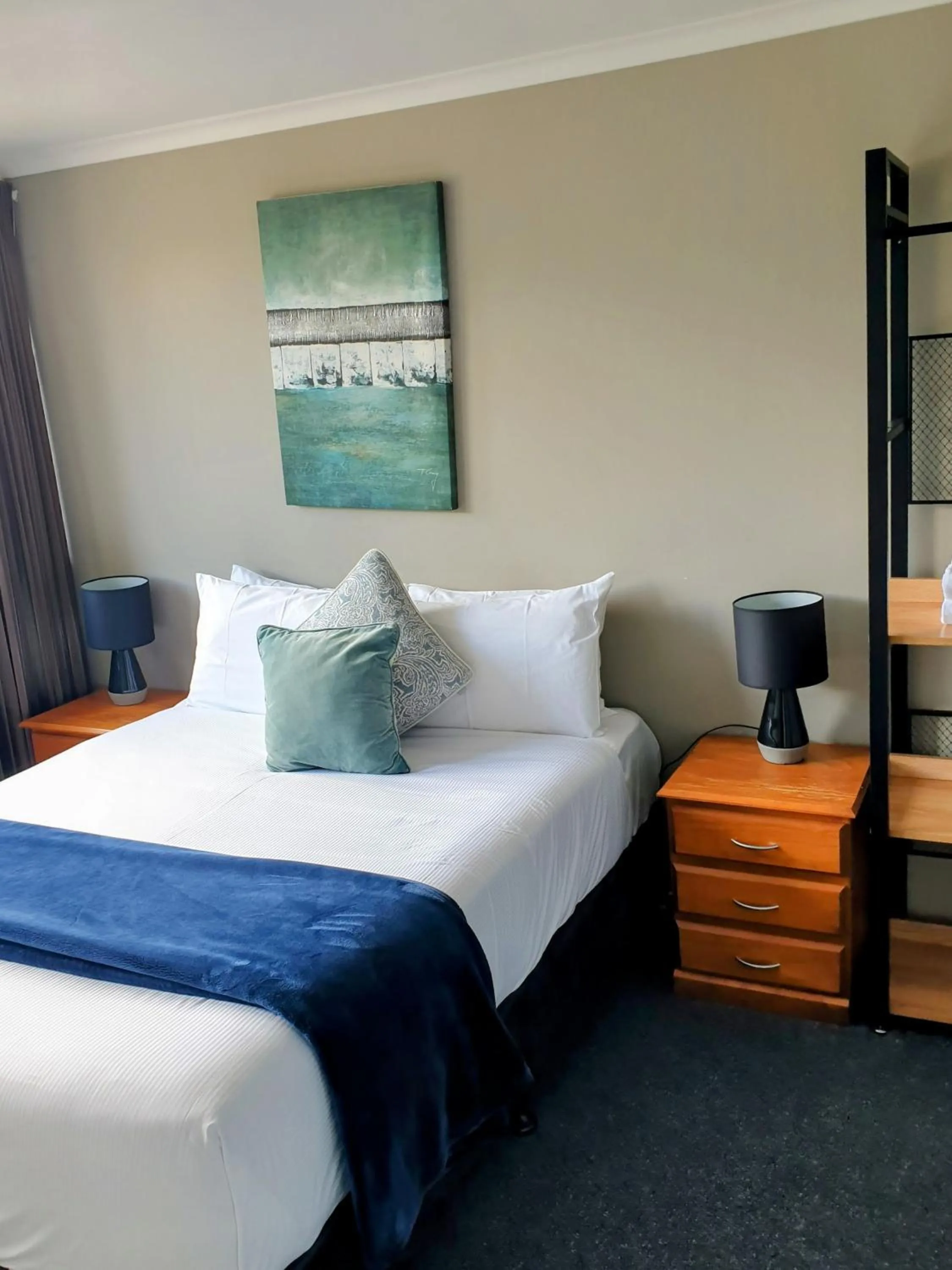 Bed in LKNZ Lodge & Cafe