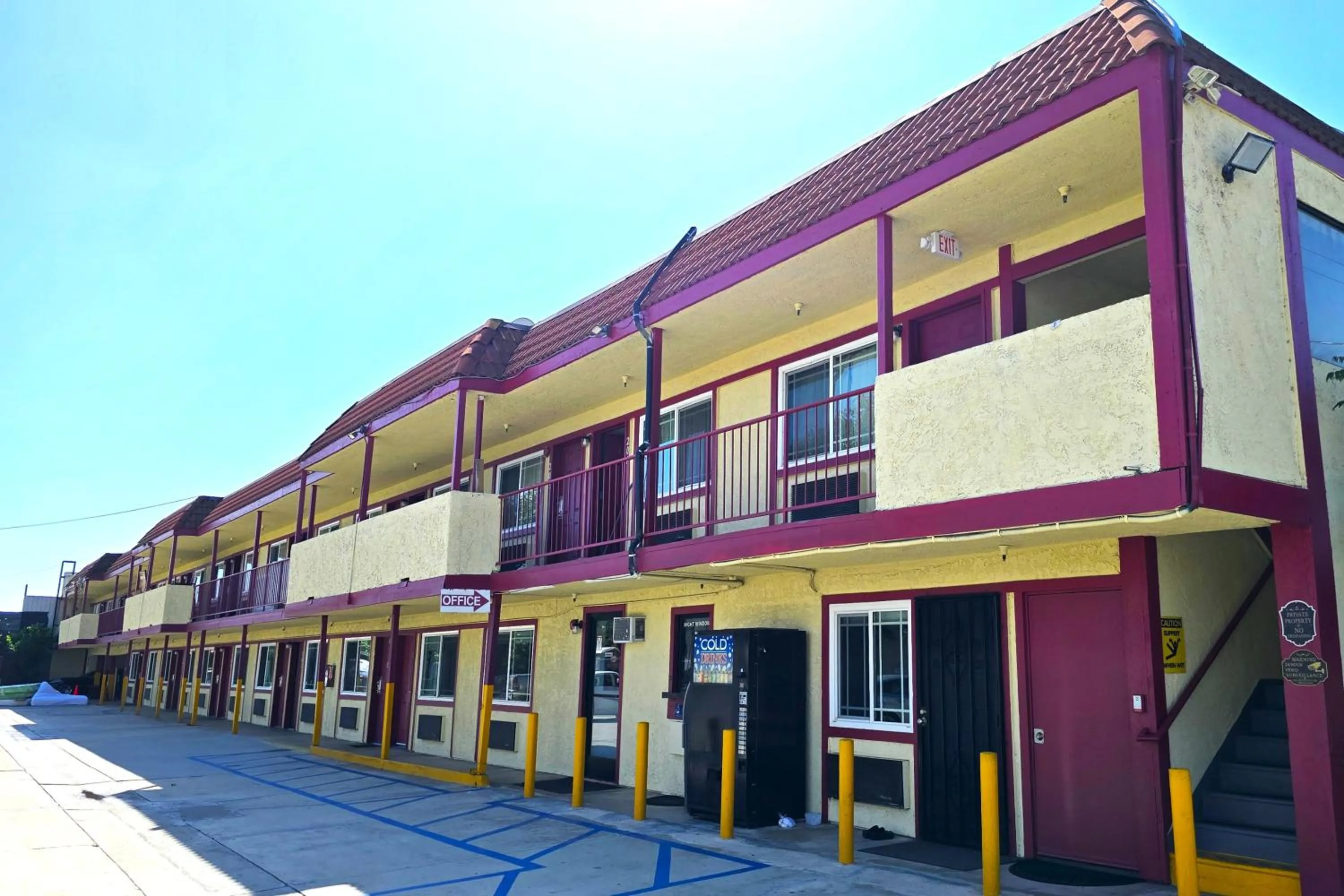 Property building in Century Motel Buena Park Anaheim CA 91