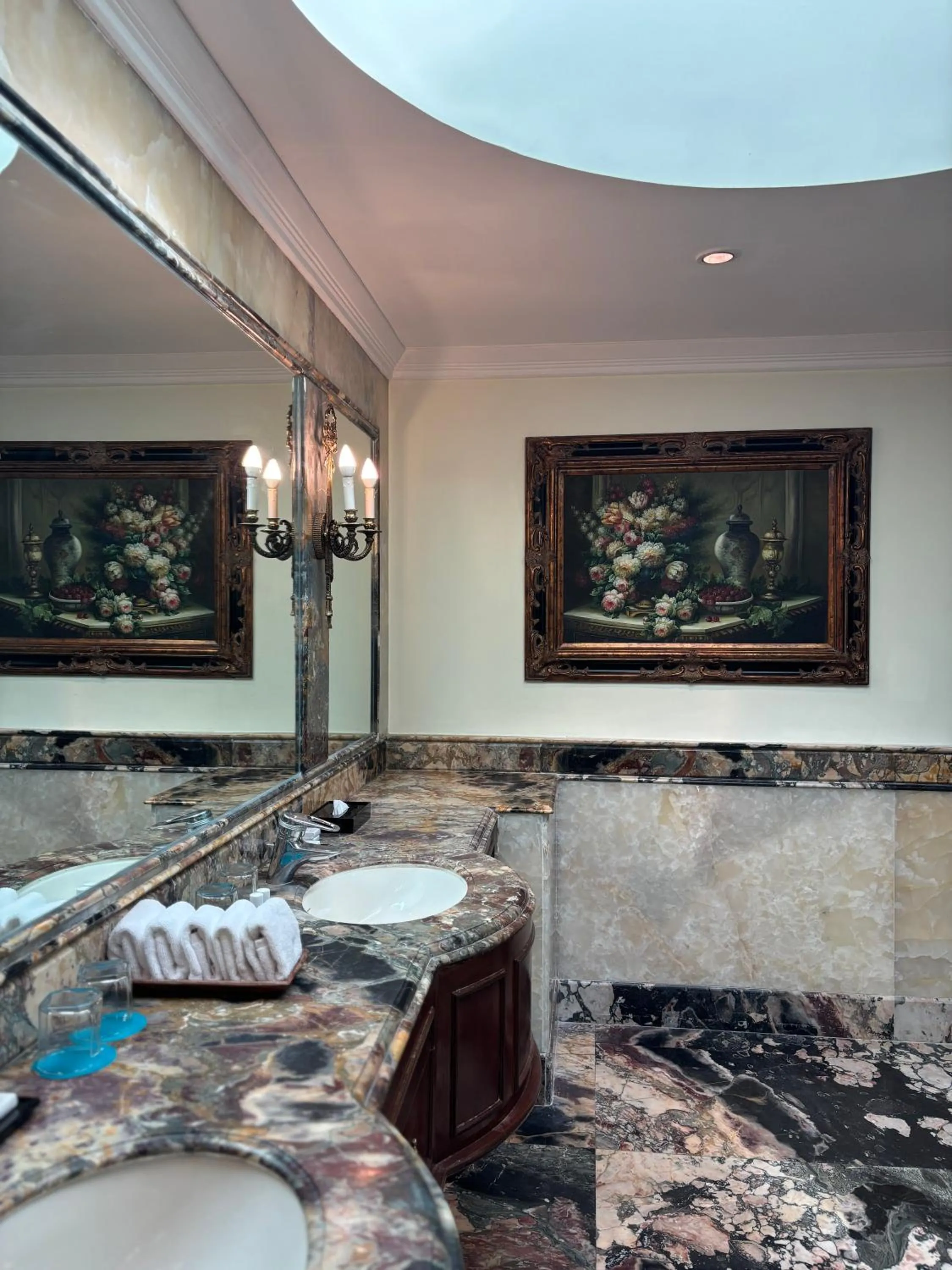 Bathroom in Le Royal Meridien Chennai