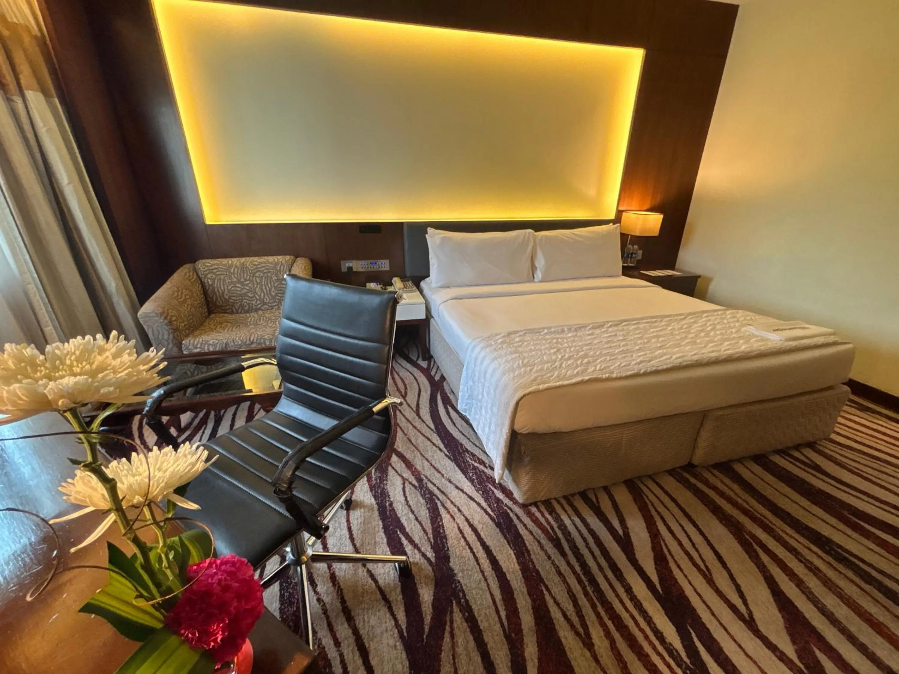 Bed in Le Royal Meridien Chennai