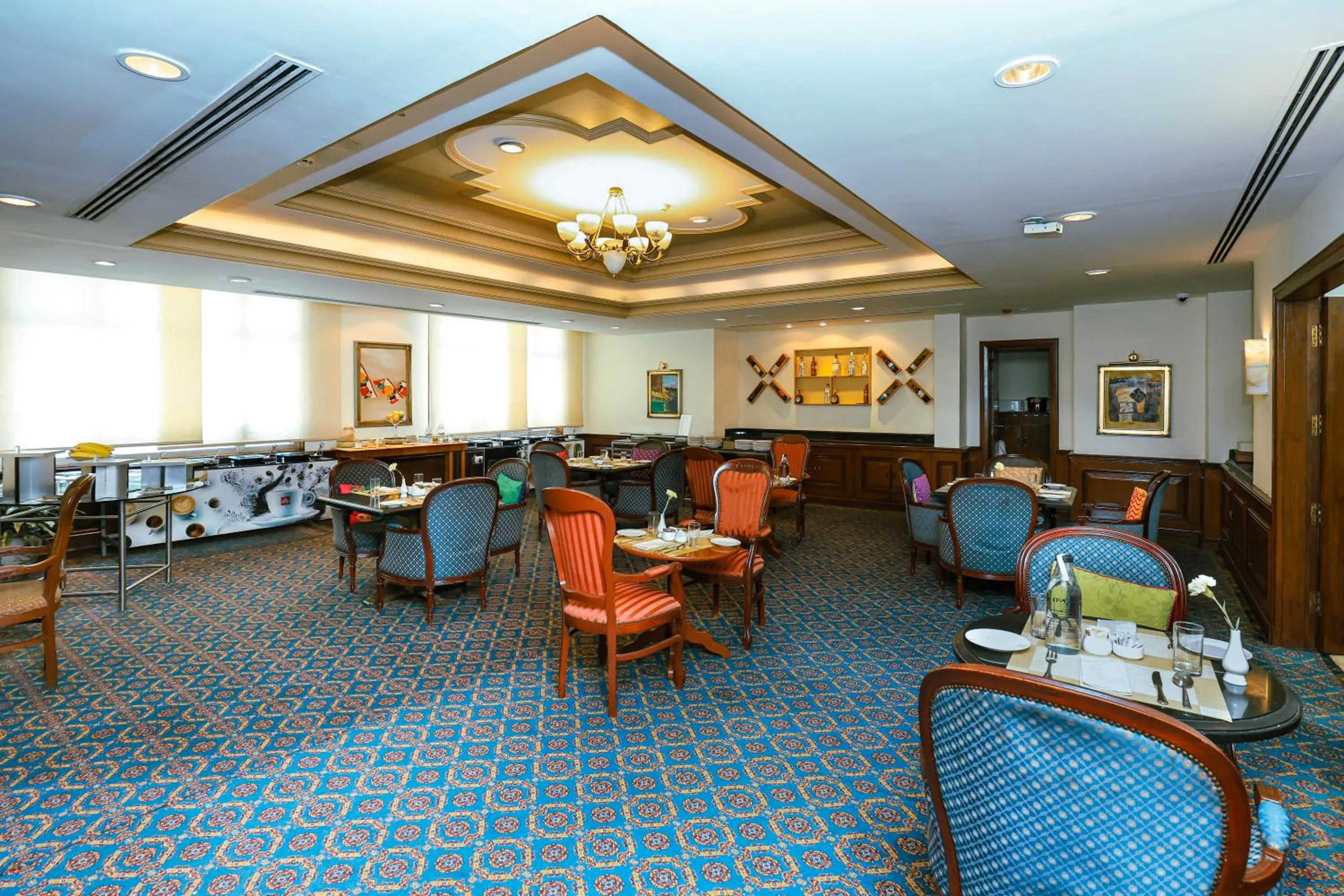 Restaurant/places to eat in Le Royal Meridien Chennai