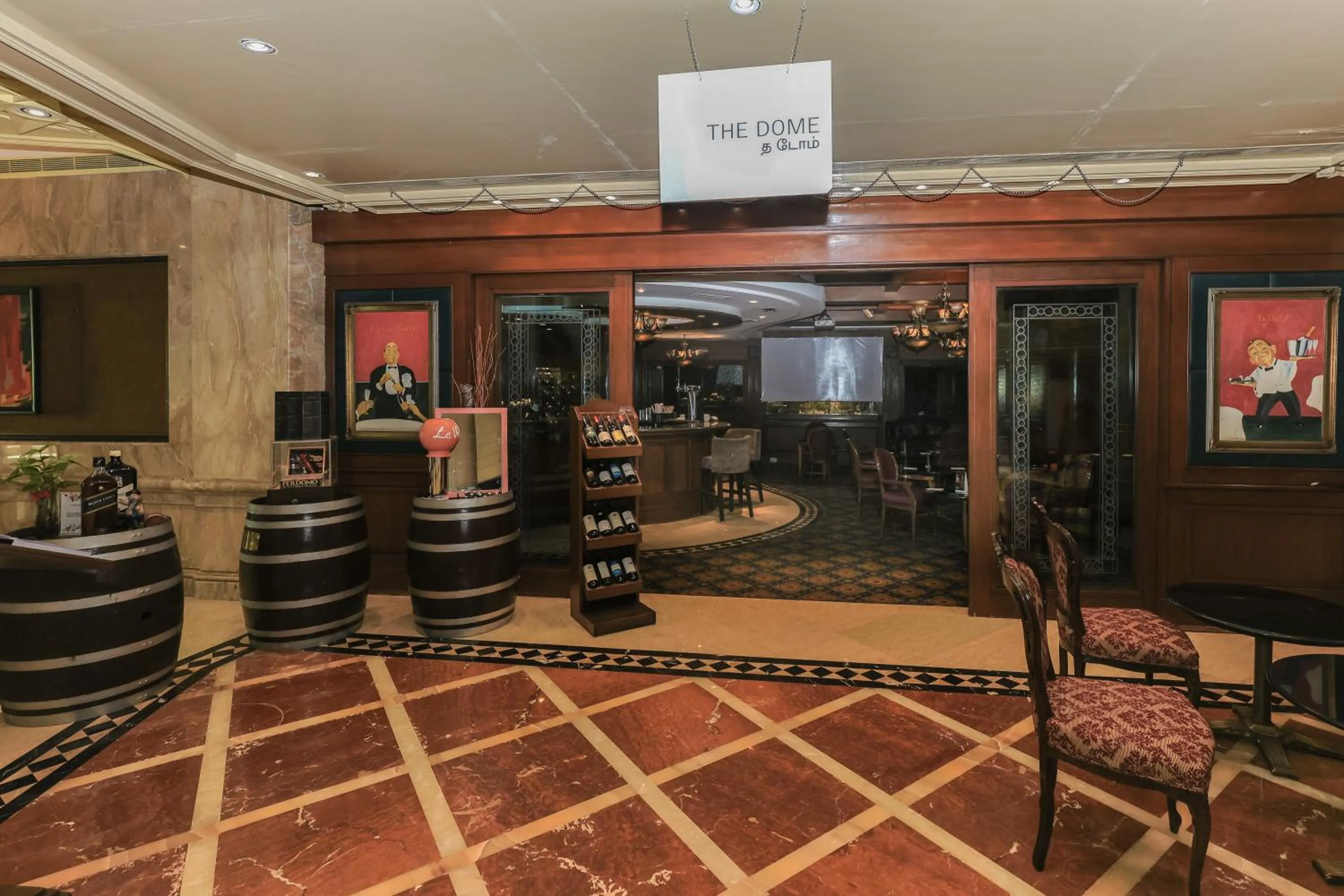 Lounge or bar in Le Royal Meridien Chennai