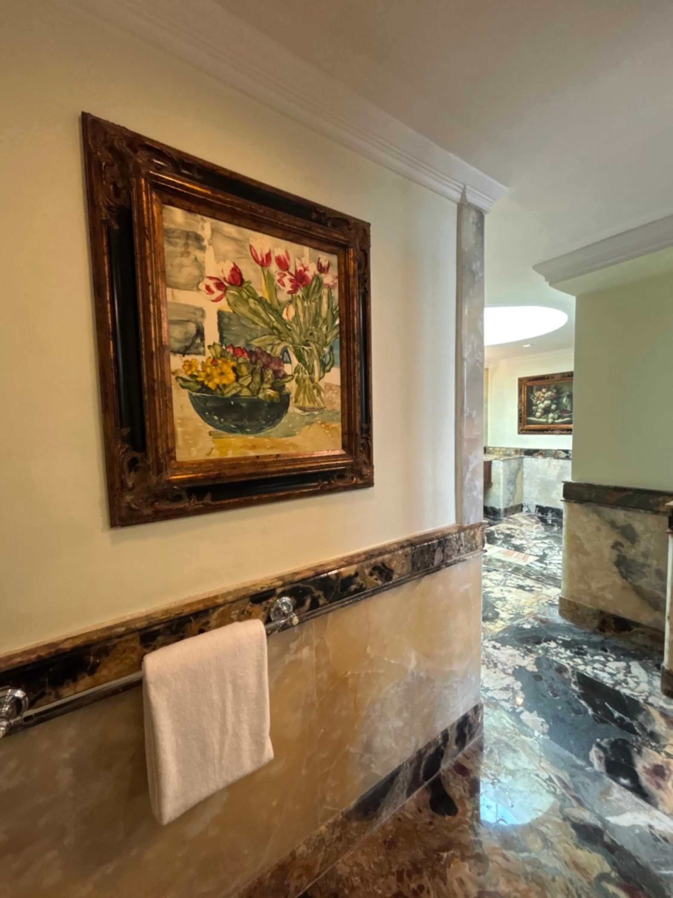 Toilet in Le Royal Meridien Chennai