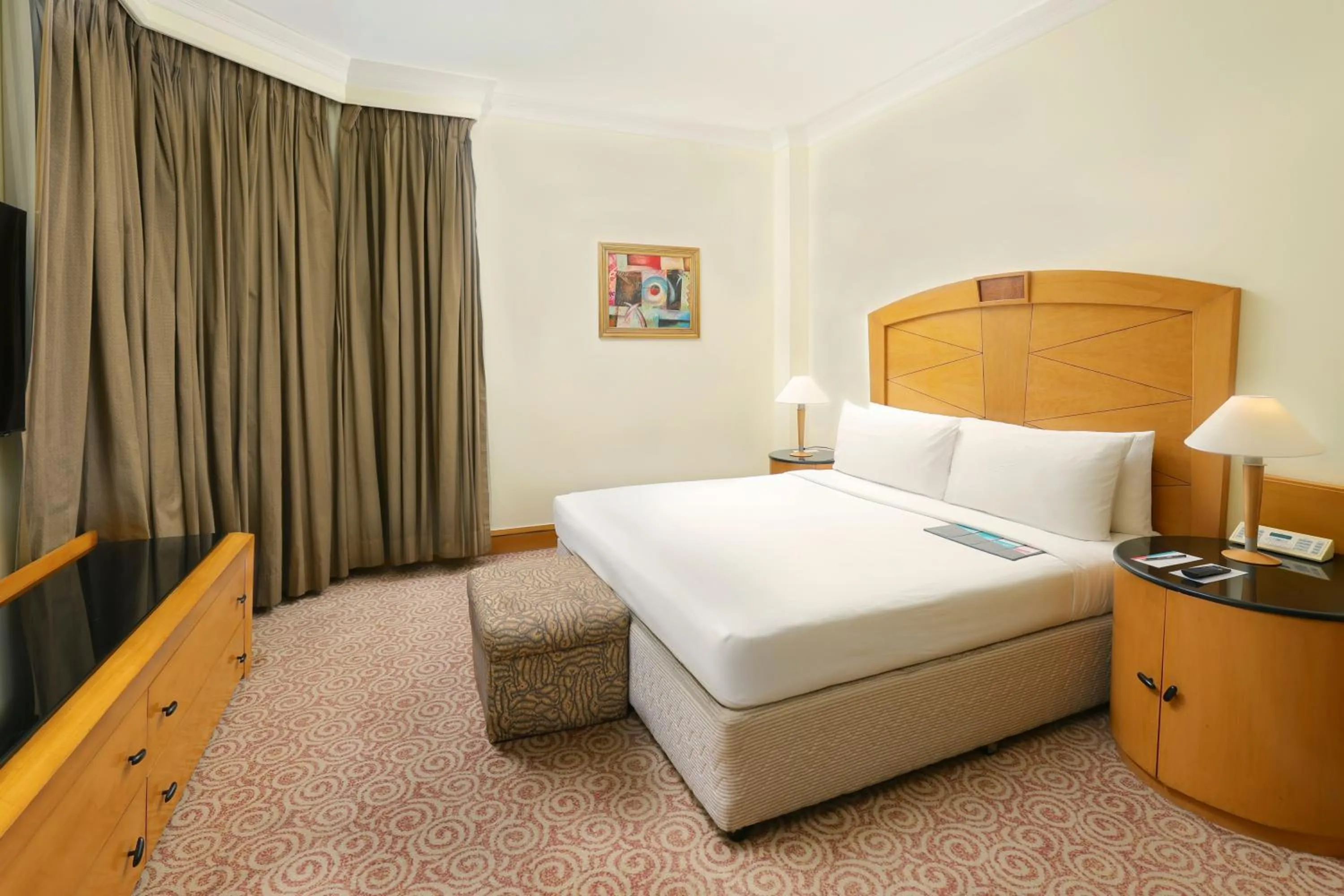 Bed in Le Royal Meridien Chennai