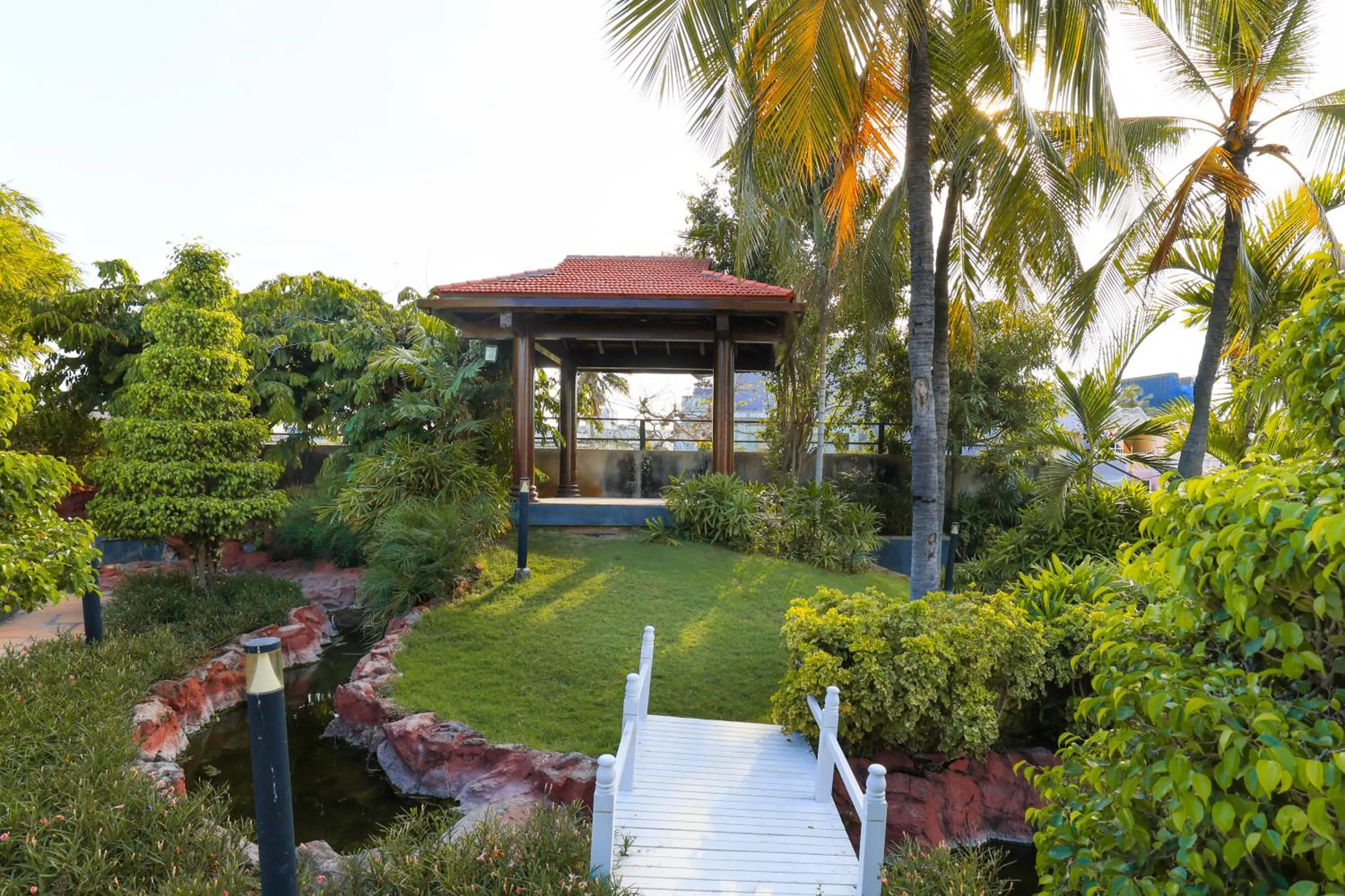 Swimming pool in Le Royal Meridien Chennai