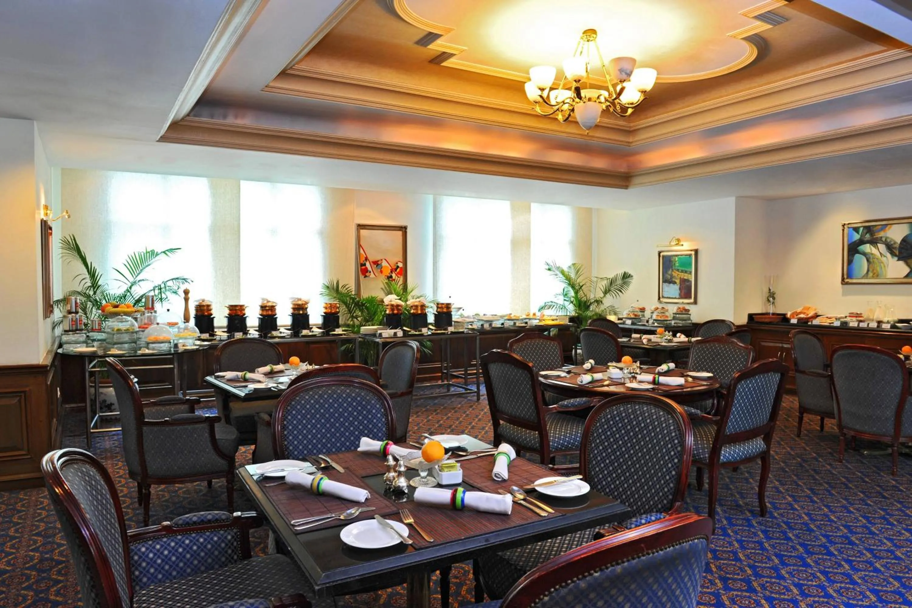 Lounge or bar in Le Royal Meridien Chennai