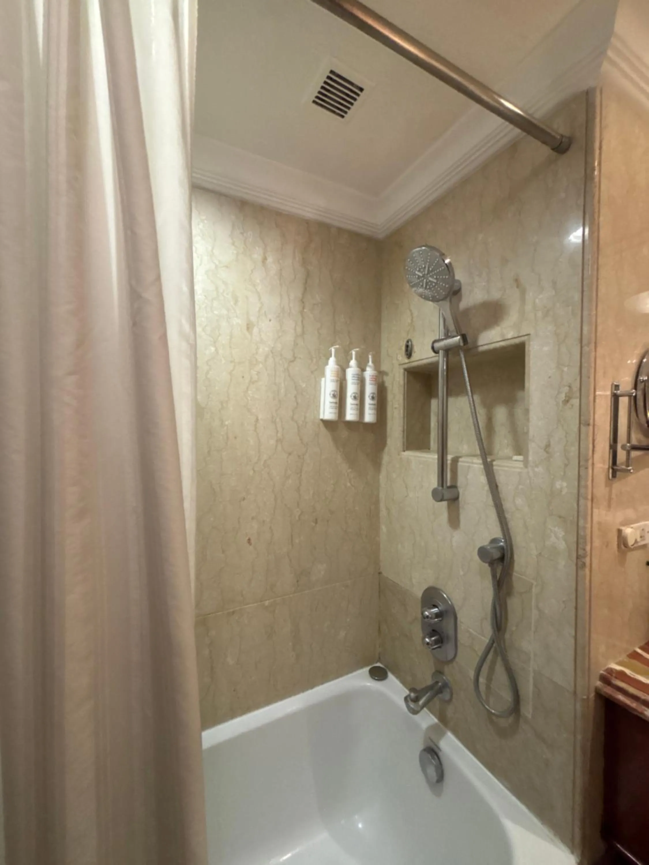 Shower in Le Royal Meridien Chennai